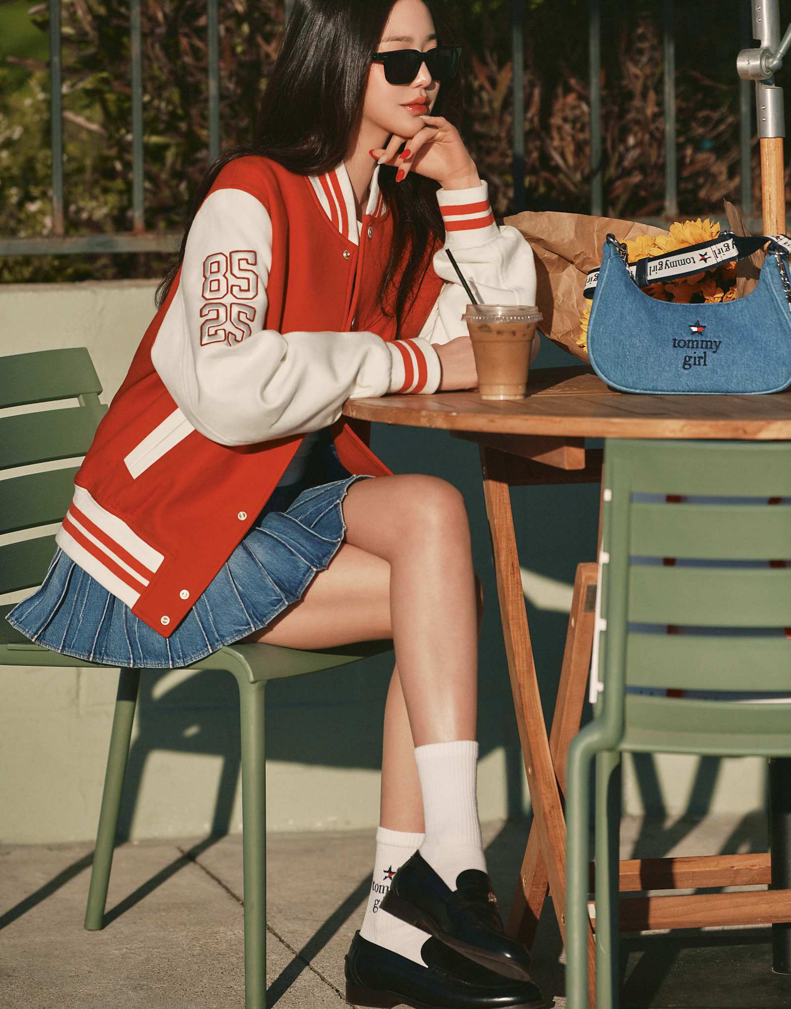 Джинсы Tommy Jeans красно-белая школьная куртка tommy girl star 50690₽