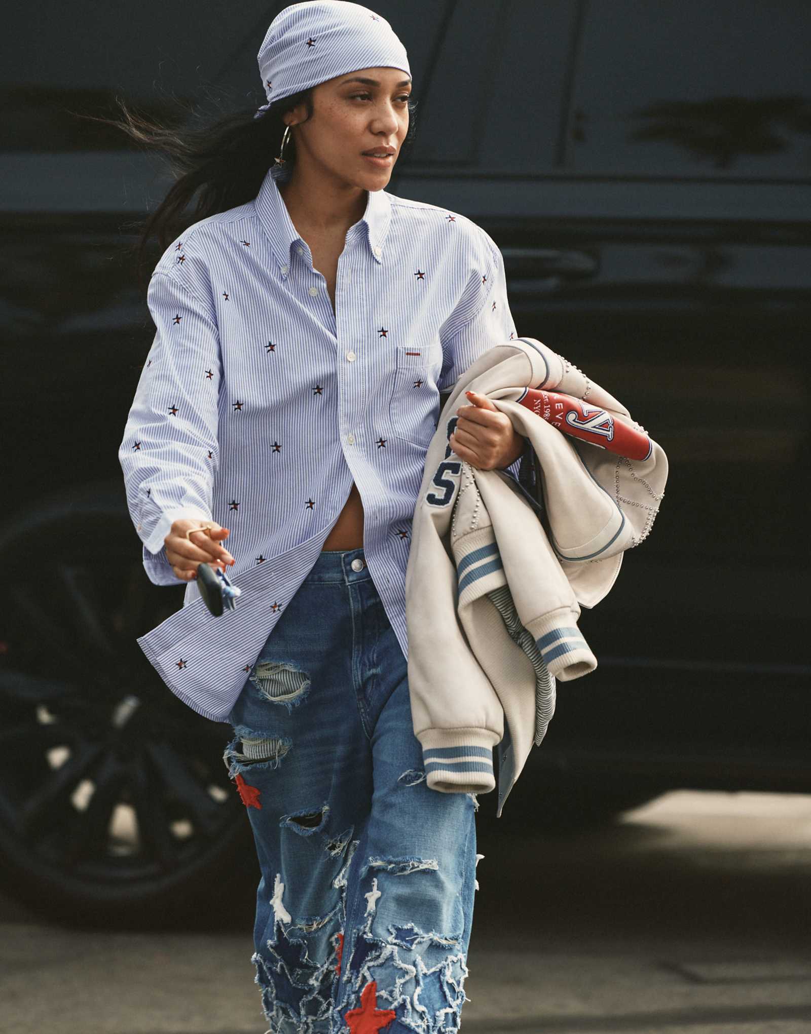 Вышитая рубашка Tommy Jeans tommy girl светло-голубого цвета 26790₽