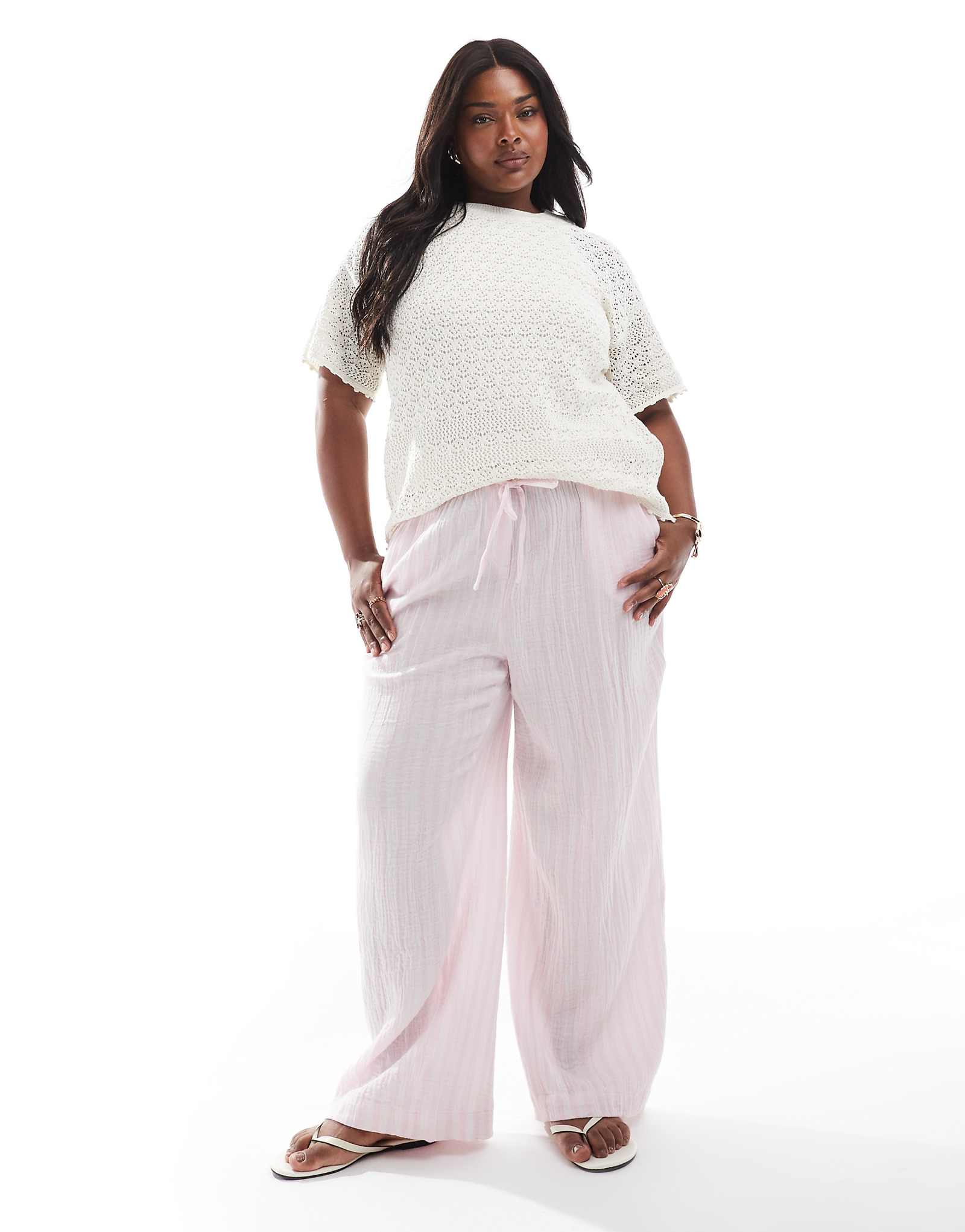 Широкие хлопчатобумажные брюки Vero Moda Curve в бледно-розовую полоску