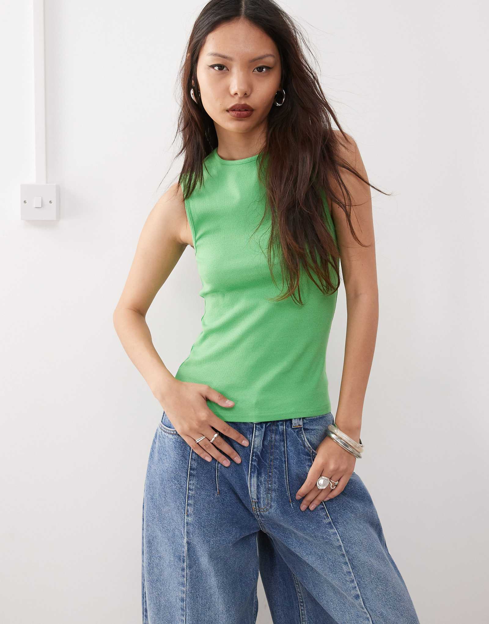 Майка в рубчик зеленого цвета для буднего дня 3090₽