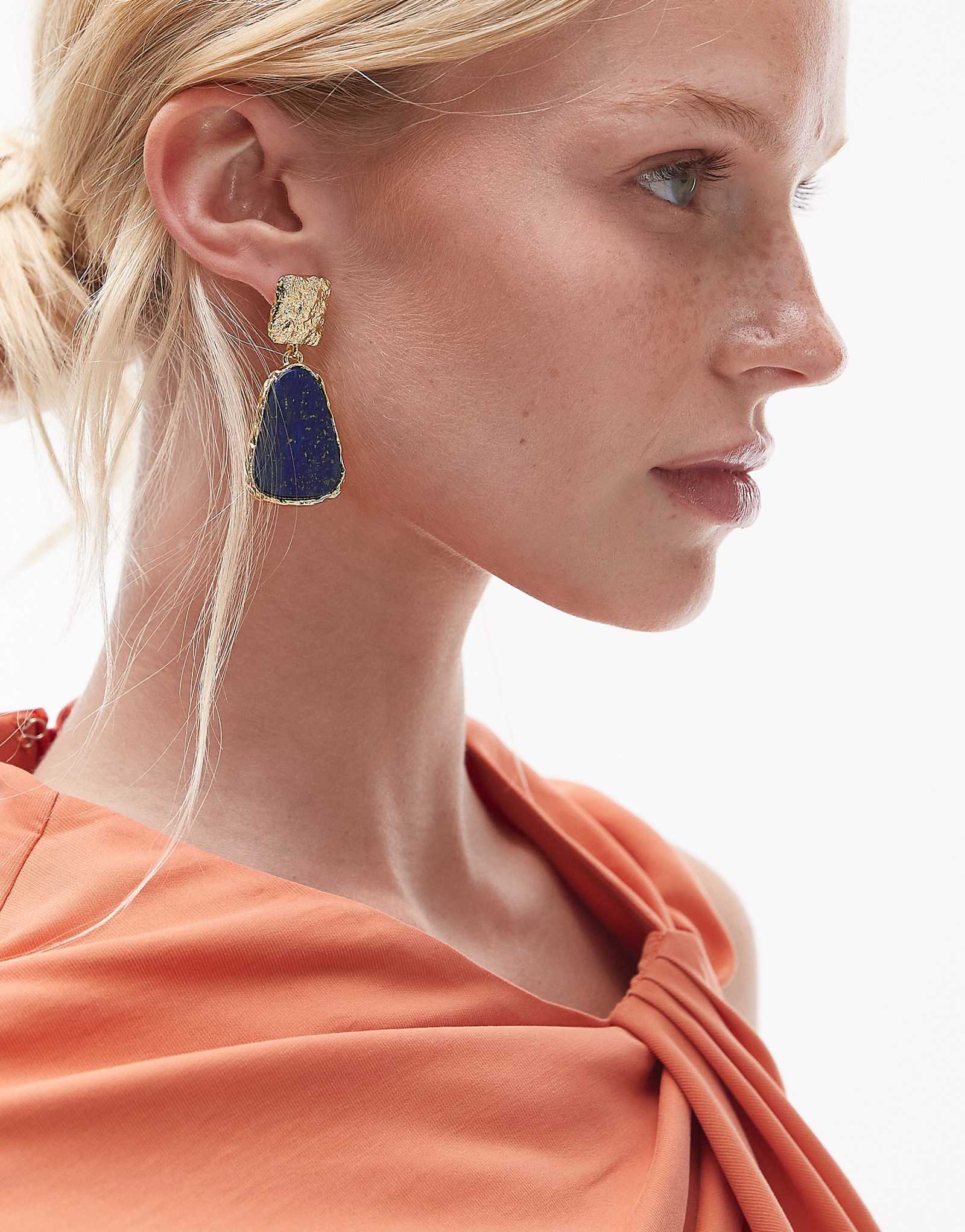 Текстурированные серьги-гвоздики Topshop Prince с тигровым камнем из золота и кобальта 5690₽