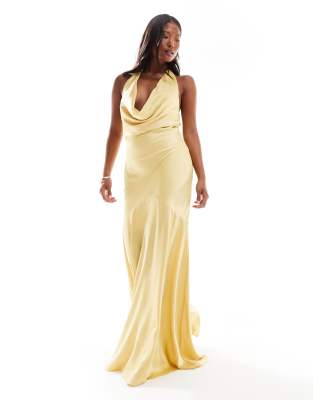 Атласное макси-платье TFNC Petite Bridesmaid с капюшоном и вырезом на шее цвета меда
