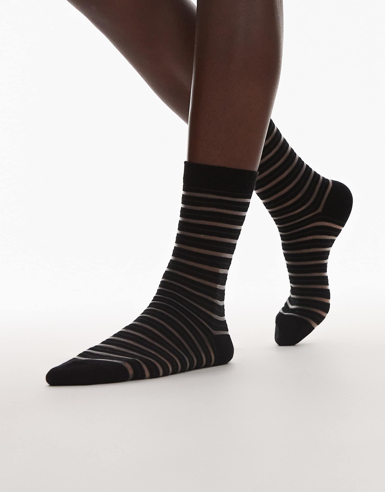 Прозрачные носки в полоску от Topshop черного цвета 1790₽