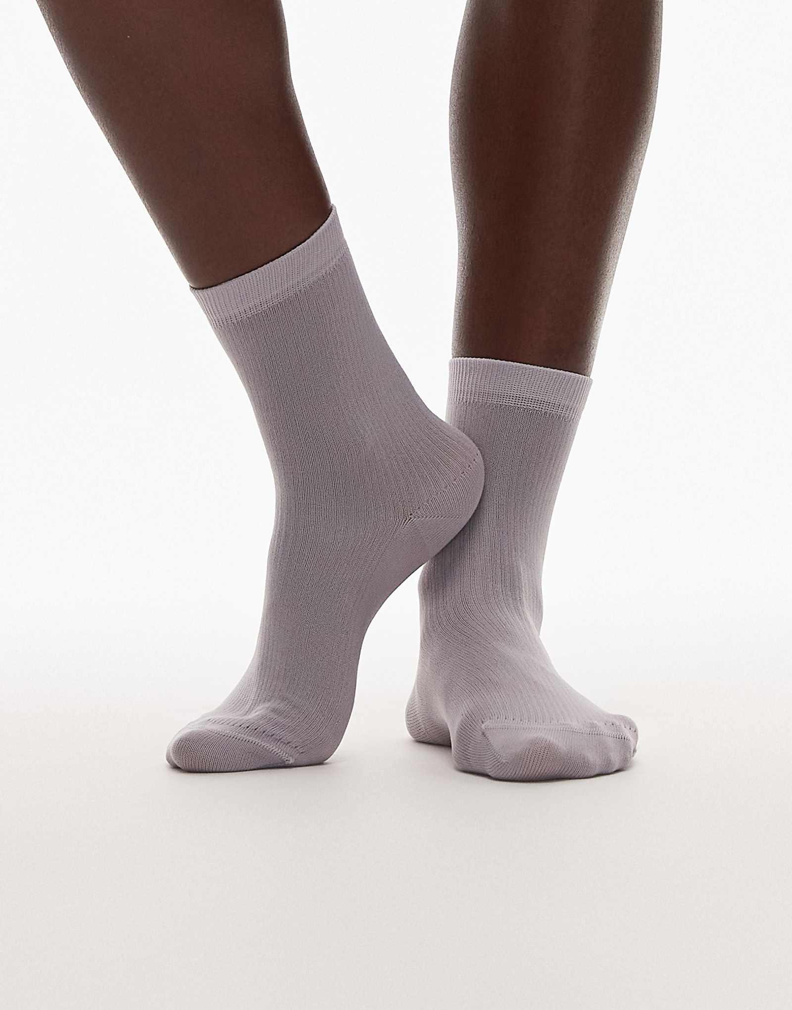 Прозрачные носки в рубчик от Topshop сиреневого цвета 1790₽