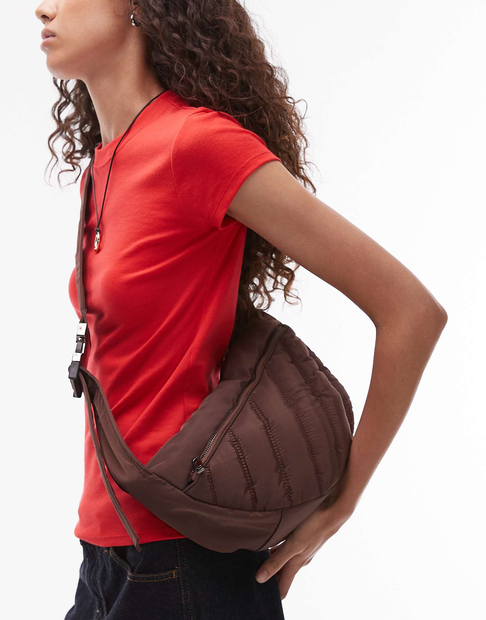 Нейлоновая стеганая сумка через плечо Topshop Cora с передним карманом шоколадного цвета 5490₽