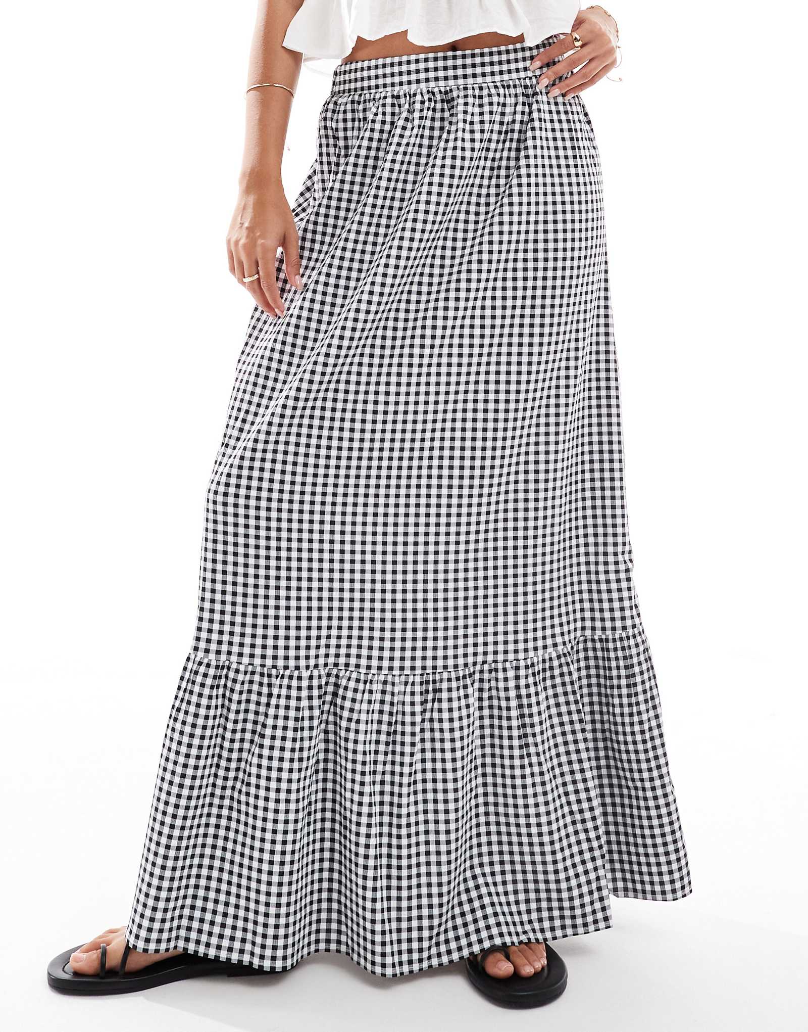 Макси-юбка Vero Moda с многоуровневым подолом и принтом в черную клетку 11790₽