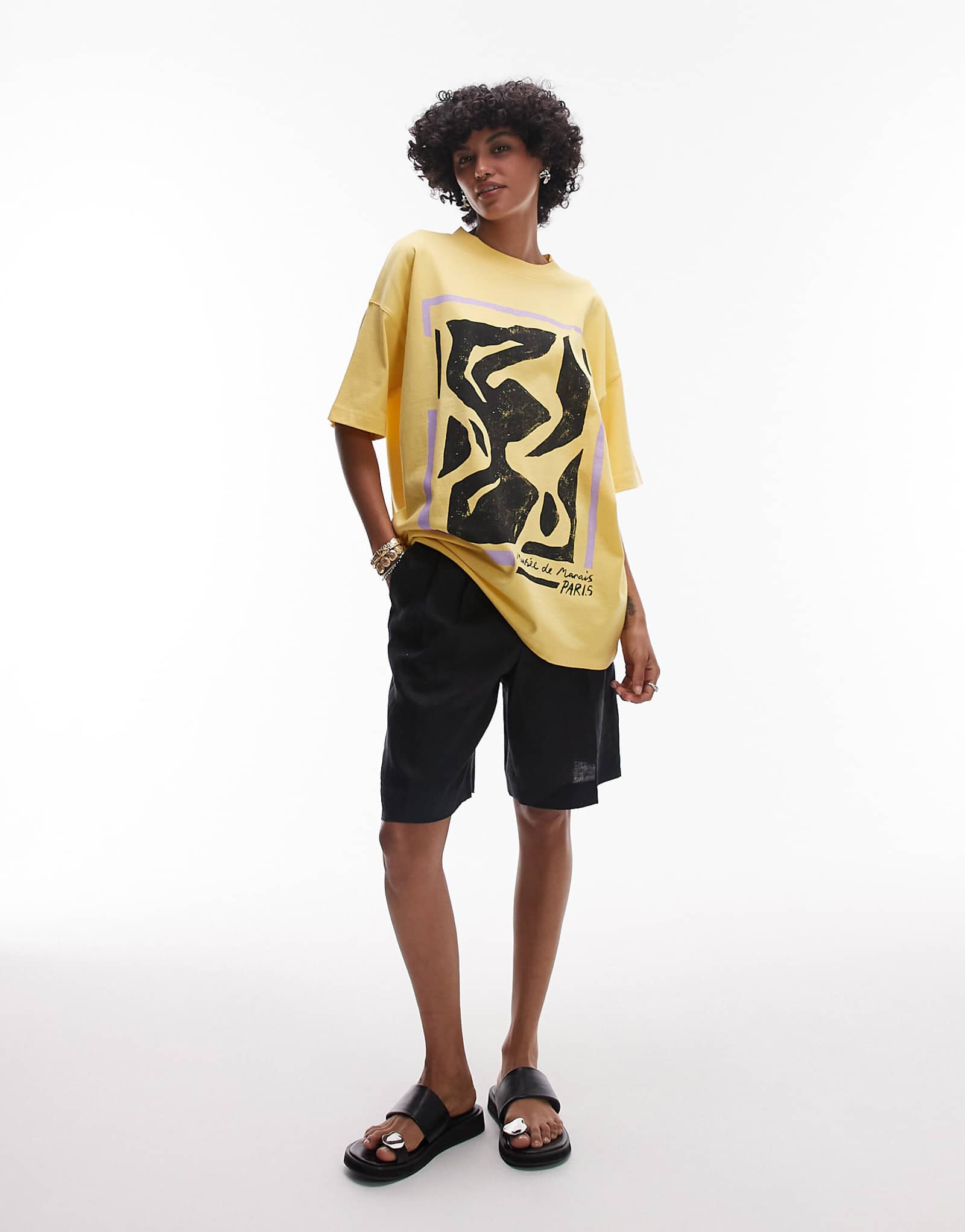 Футболка оверсайз из джерси Topshop с графическим рисунком Musee du Marais желтого цвета
