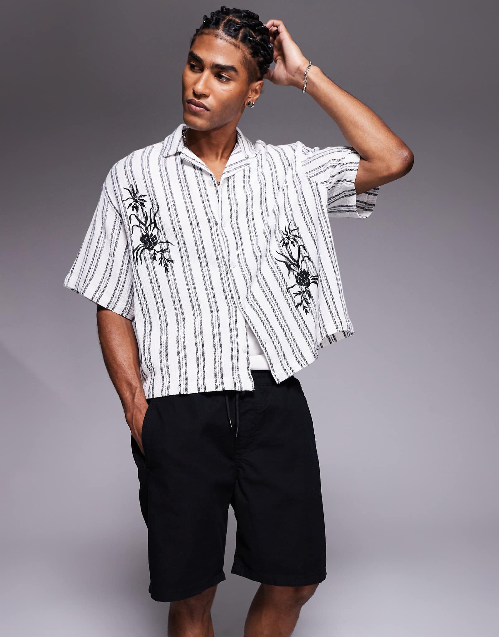 Вязаная рубашка свободного кроя оверсайз от ASOS DESIGN черного и бежевого цветов 4090₽