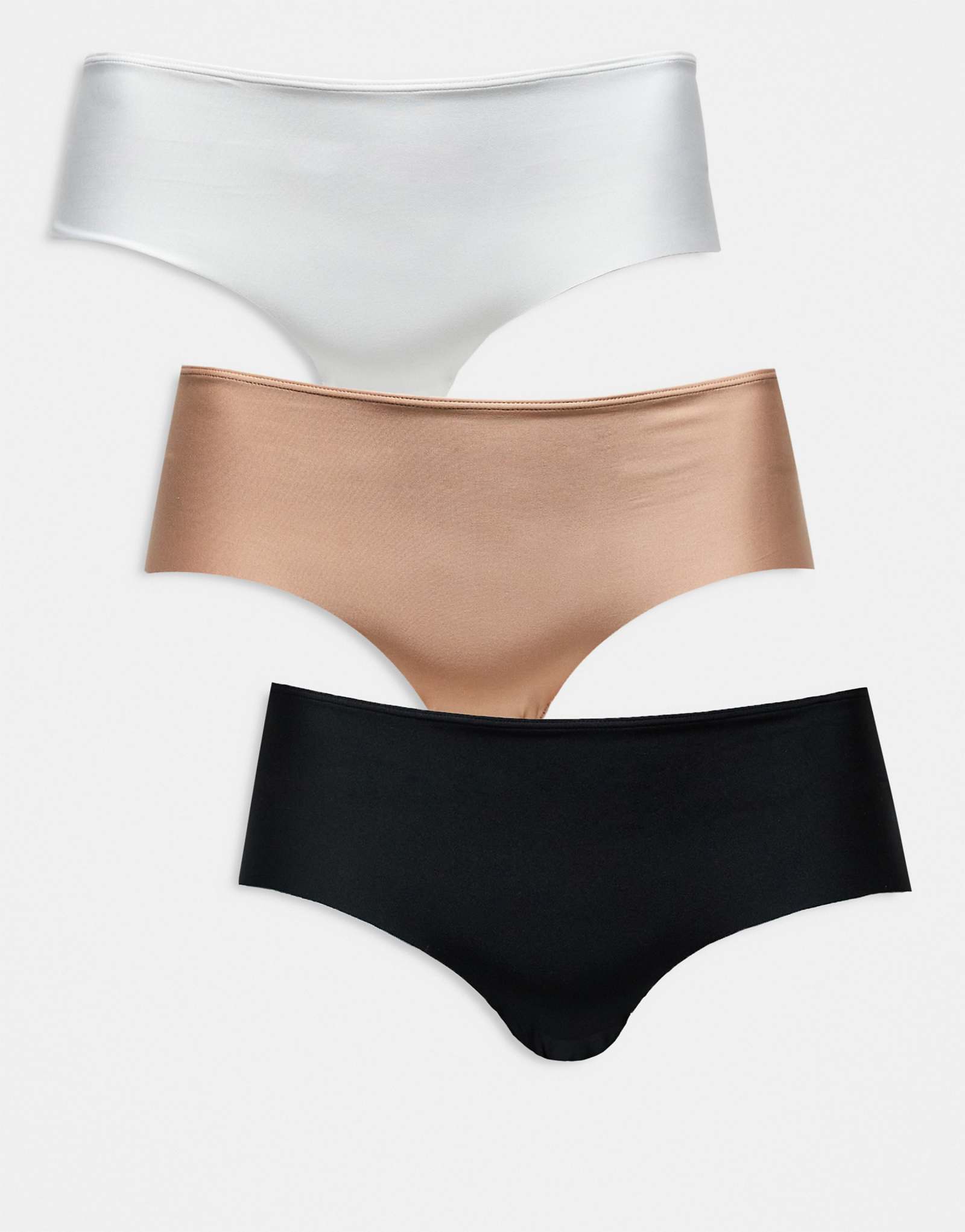 Хипстерские шорты ASOS DESIGN Curve 3-pack без VPL черного белого и бежевого цветов 4090₽