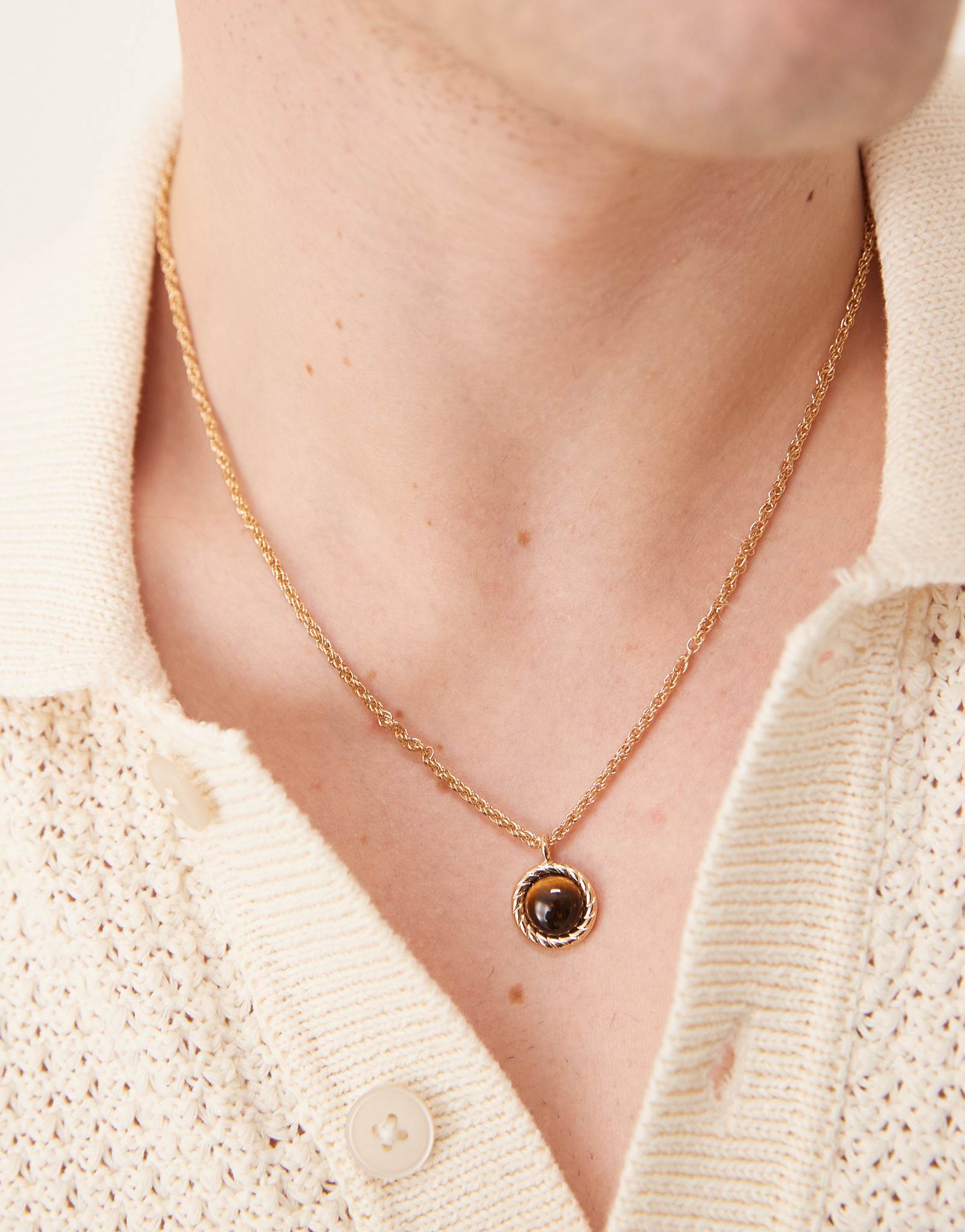 Золотое колье-подвеска ASOS DESIGN с искусственным тигровым глазом 3090₽