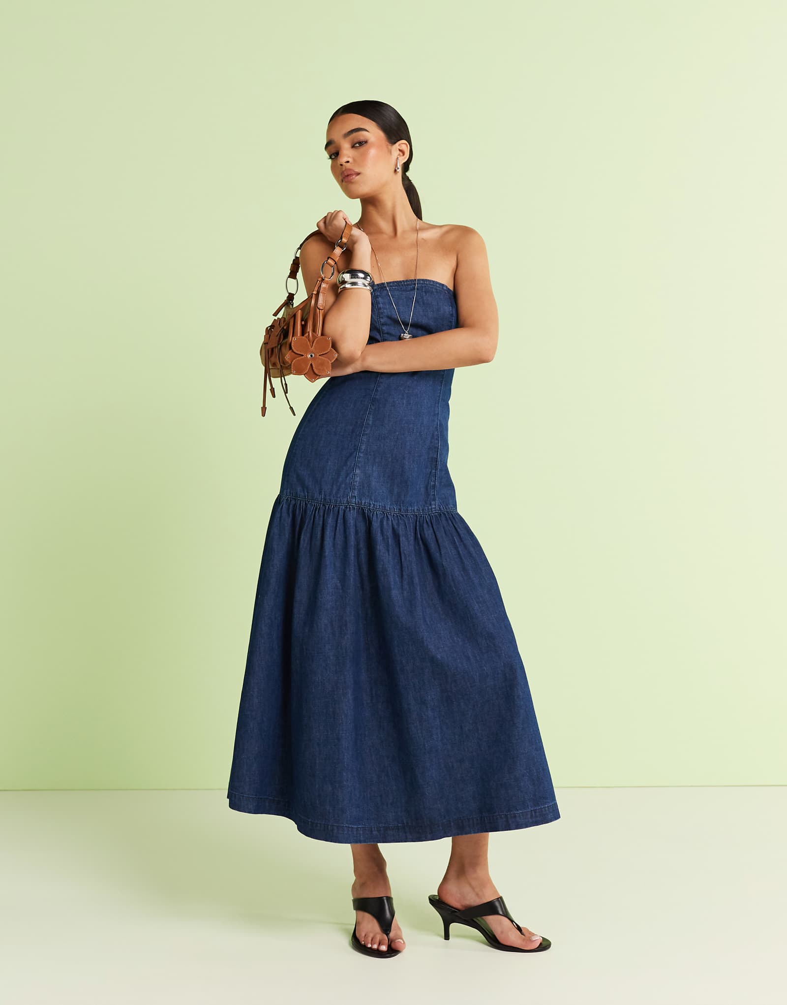 Дизайнерское платье-бандо миди из мягкой джинсовой ткани ASOS DESIGN со складками после стирки при полоскании 11590₽