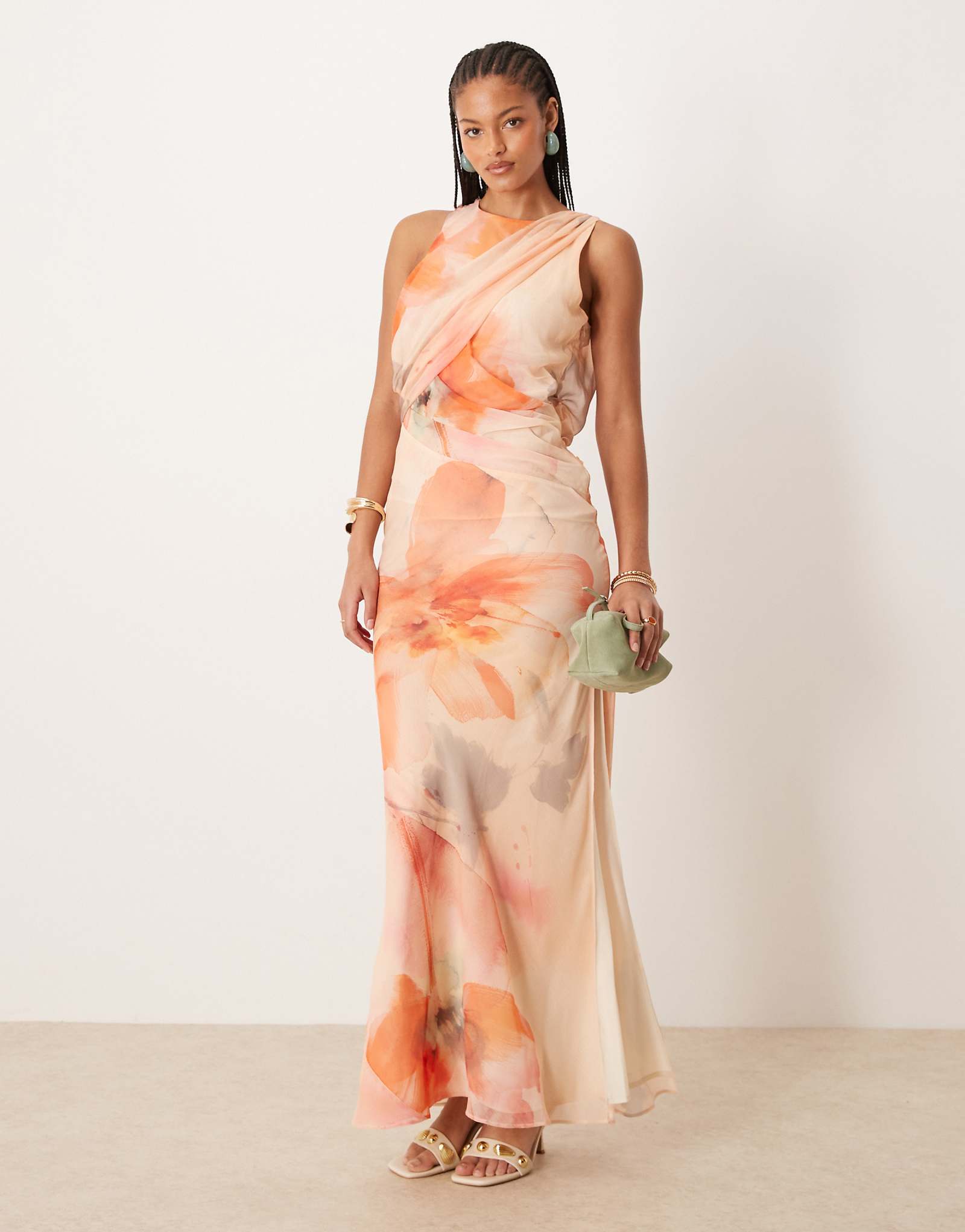 ДИЗАЙНЕРСКОЕ длинное платье макси из текстурированного шифона с косой драпировкой ASOS DESIGN с оранжевым цветочным принтом 16290₽