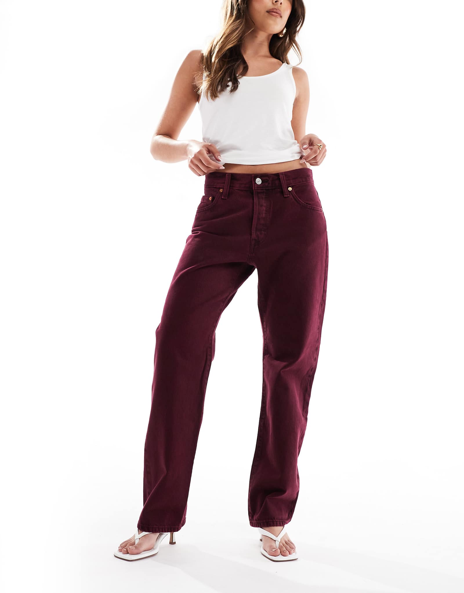 Джинсы Levis 501 90-х годов в обтяжку бордового цвета 38990₽