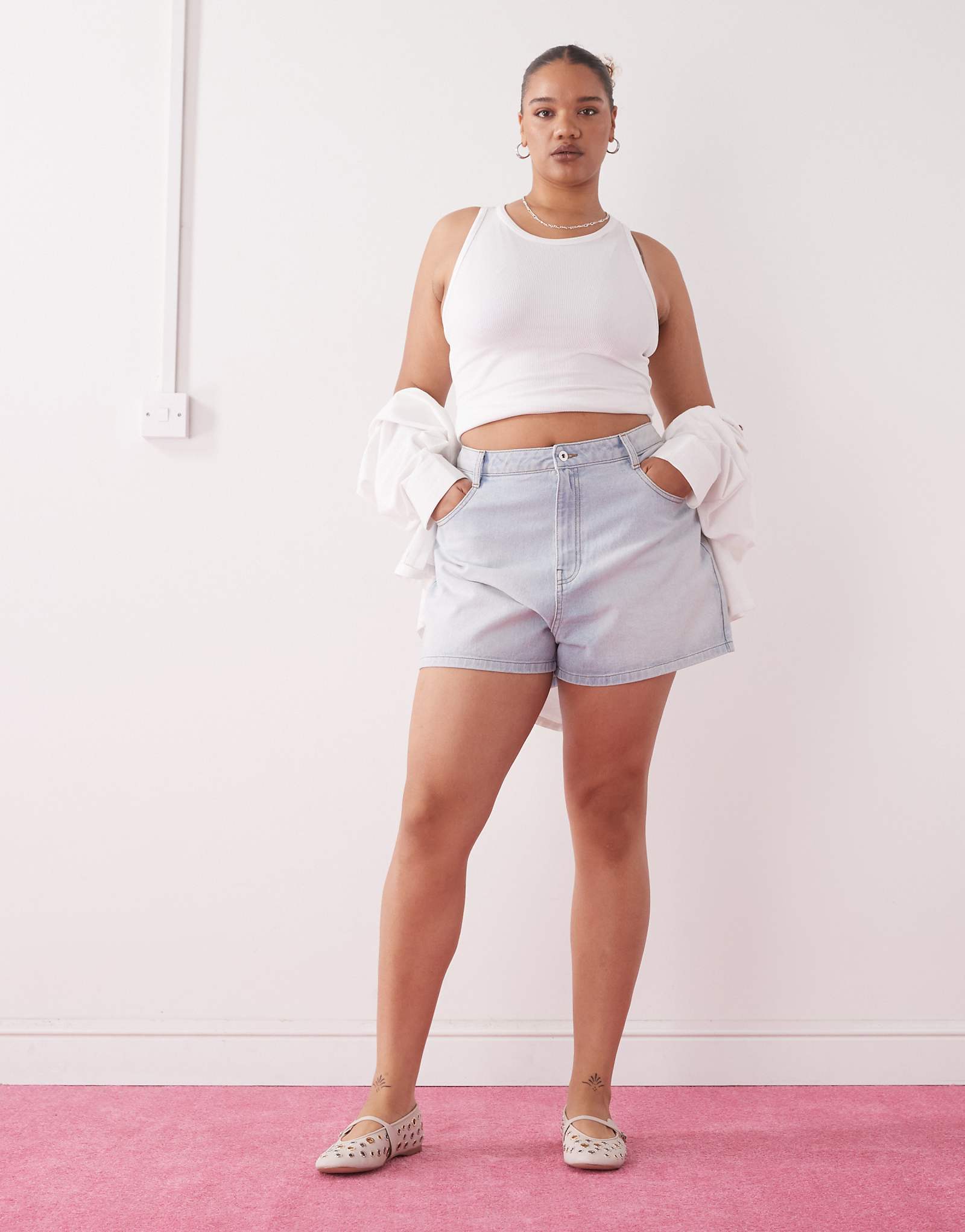 Свободные джинсовые шорты COLLUSION Plus из легкой стирки 4890₽