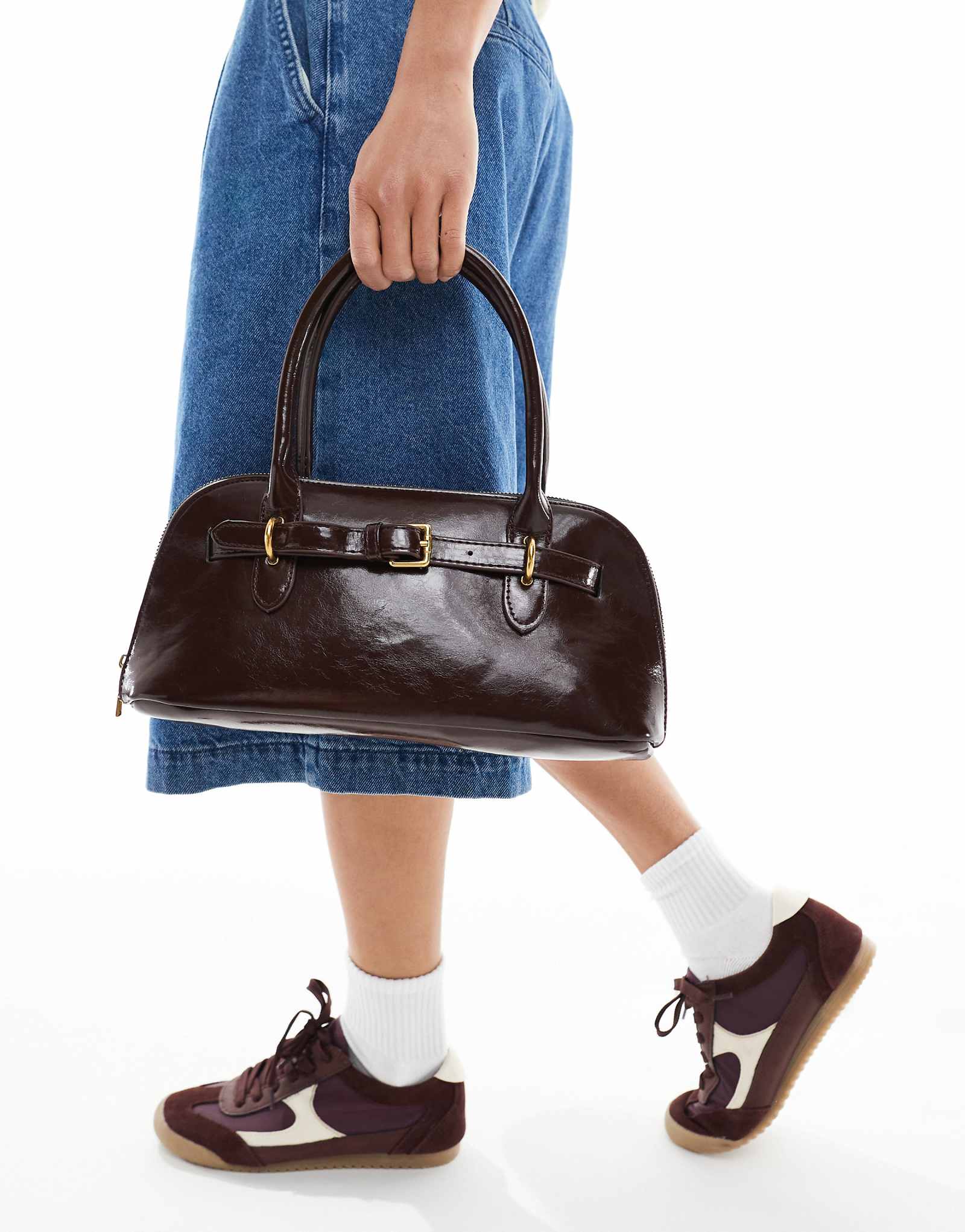 Гламурная длинная сумка через плечо с поясом бордового цвета 9990₽