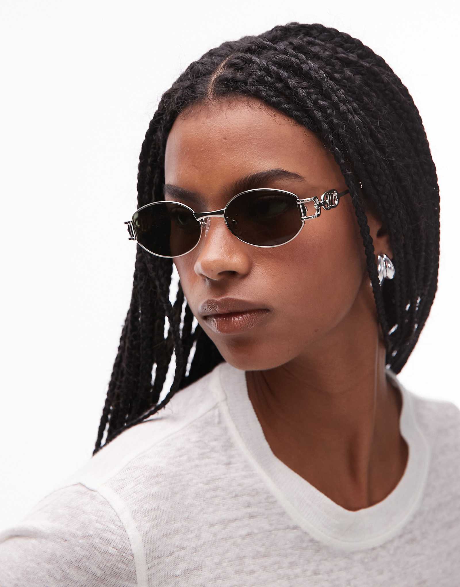 Le представляет модные тонкие овальные металлические солнцезащитные очки forbidden черного и золотого цветов с зелеными линзами