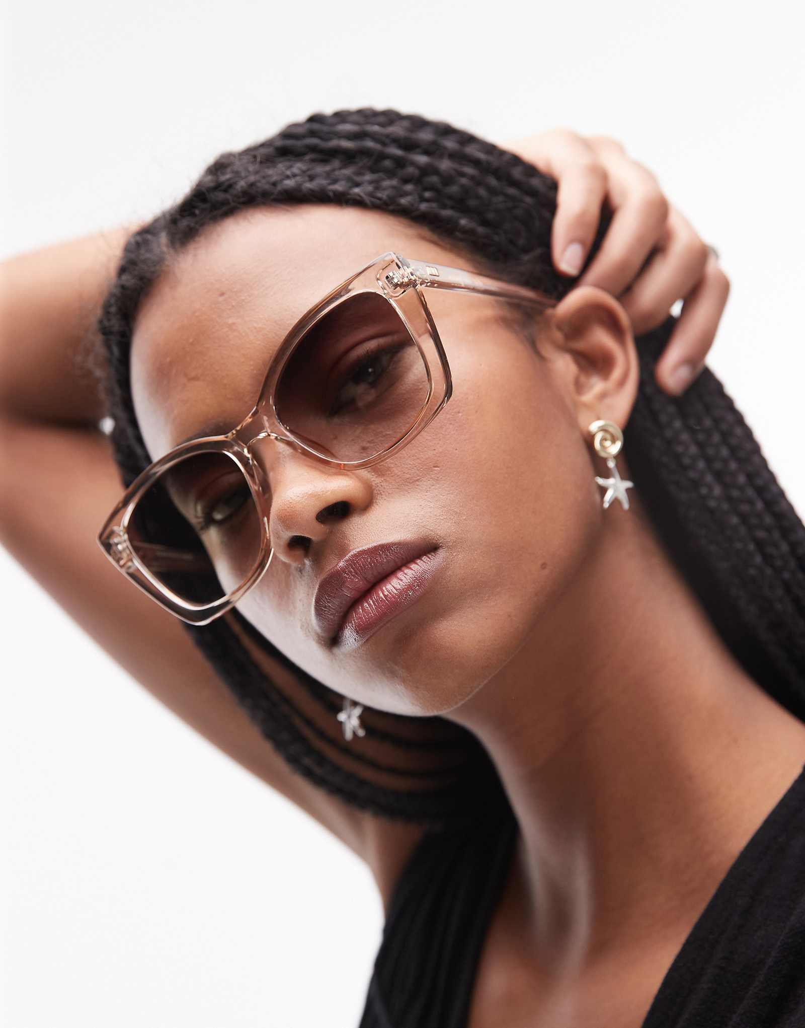 Солнцезащитные очки Le Species incantation большого размера кошачий глаз песочного цвета с зелеными градиентными линзами 11290₽