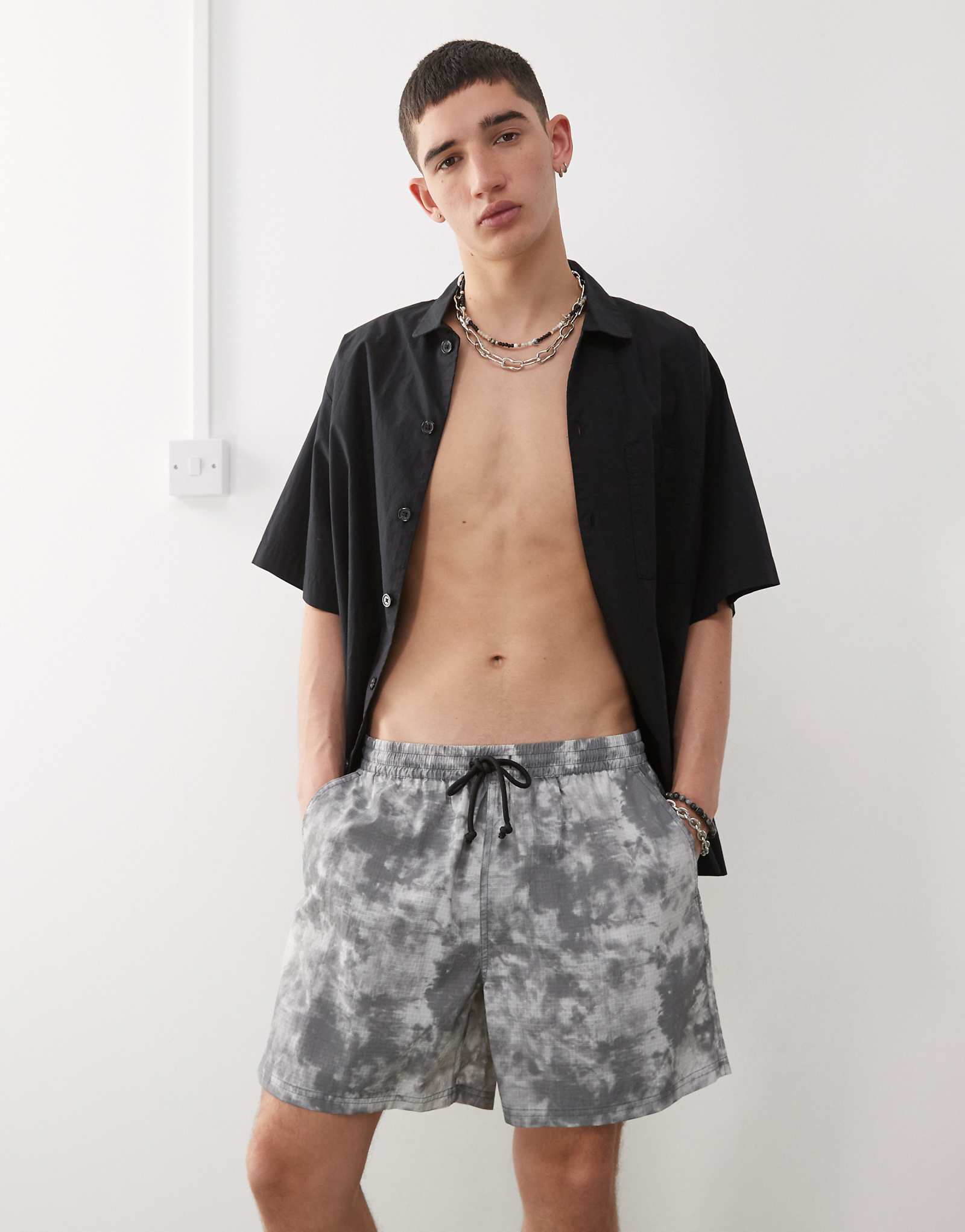 Плавательные шорты COLLUSION tie dye серого цвета 6490₽