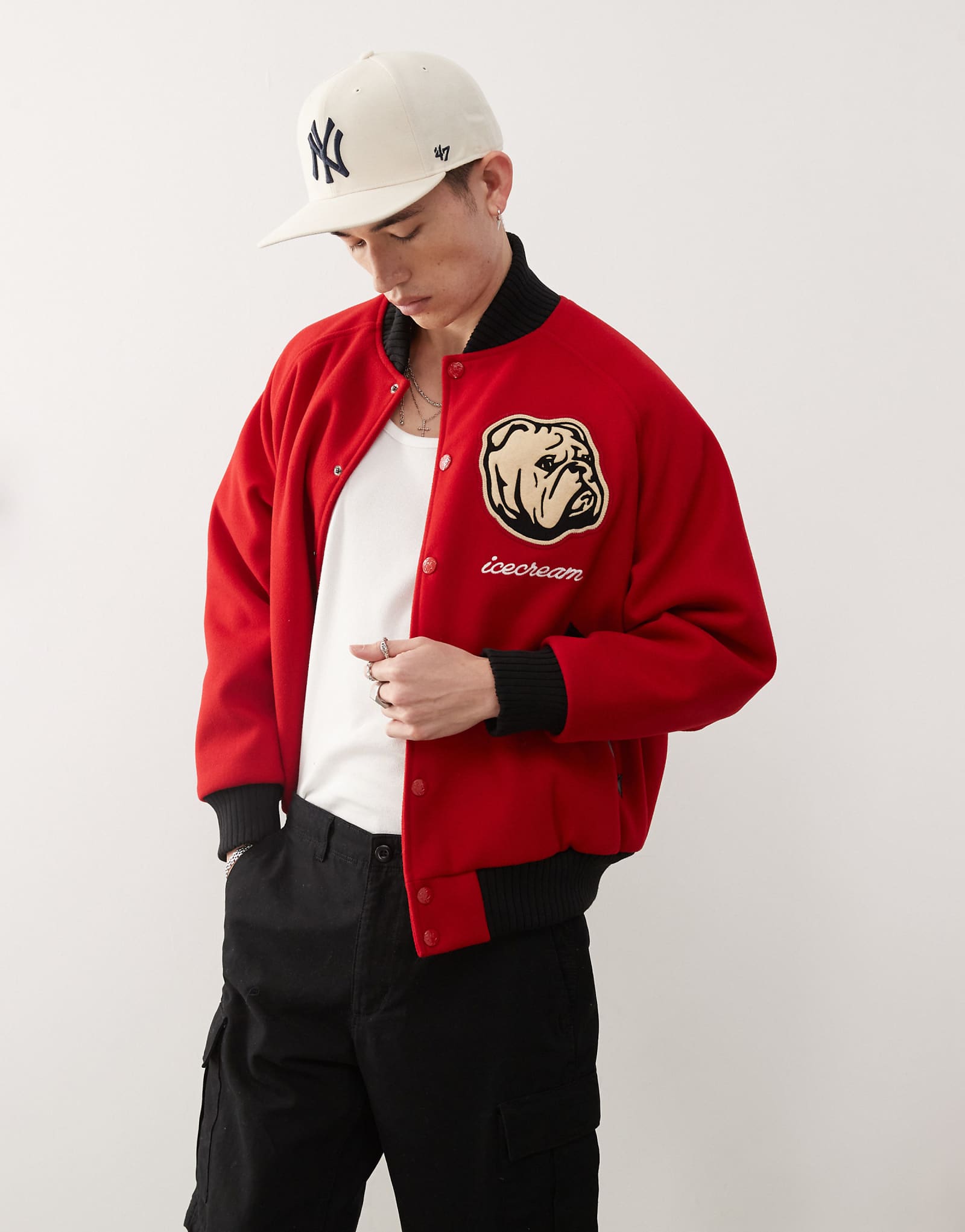 Красная школьная куртка бульдог с мороженым 62190₽