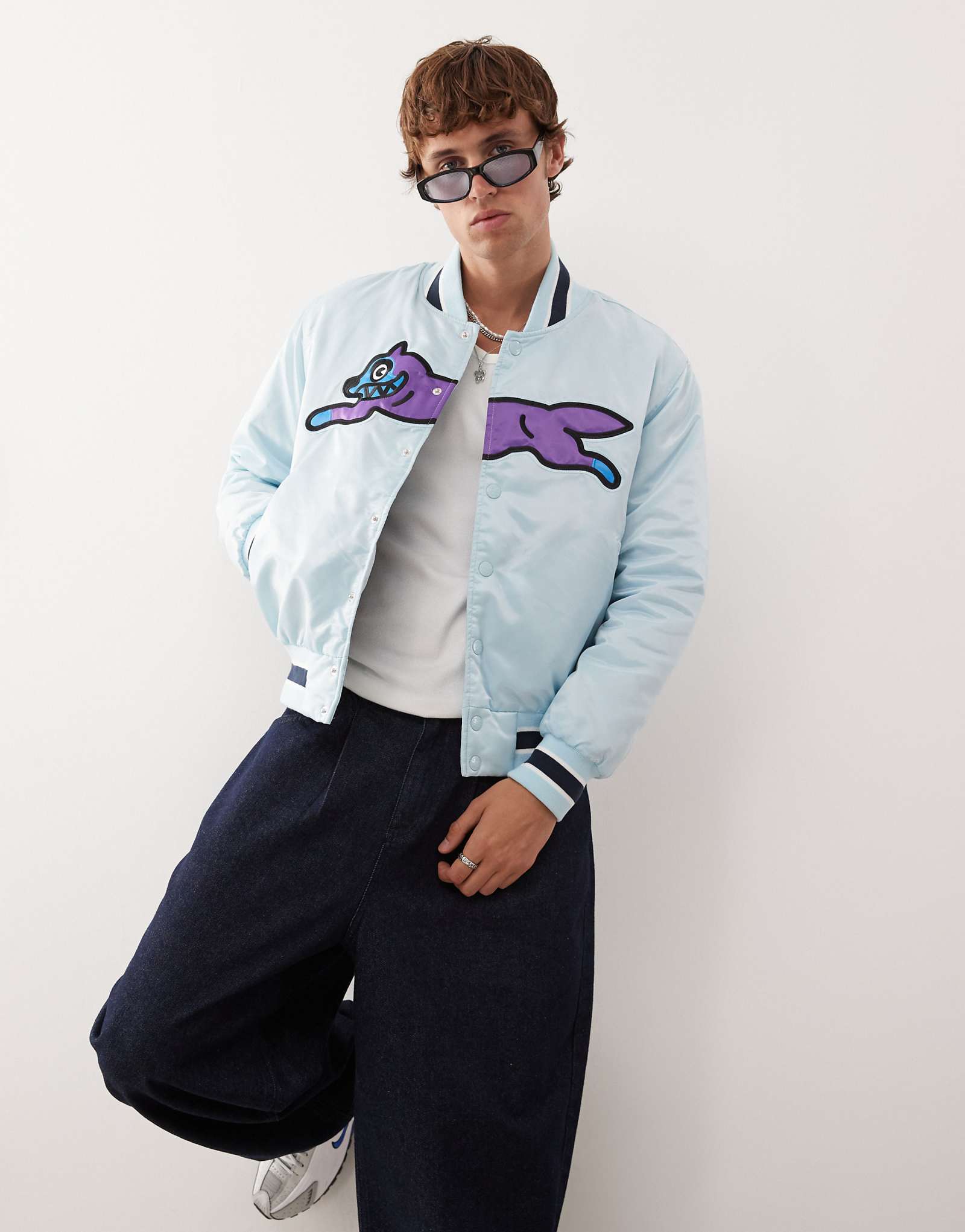 Атласная школьная куртка для бегущей собаки с мороженым светло-голубого цвета 53390₽