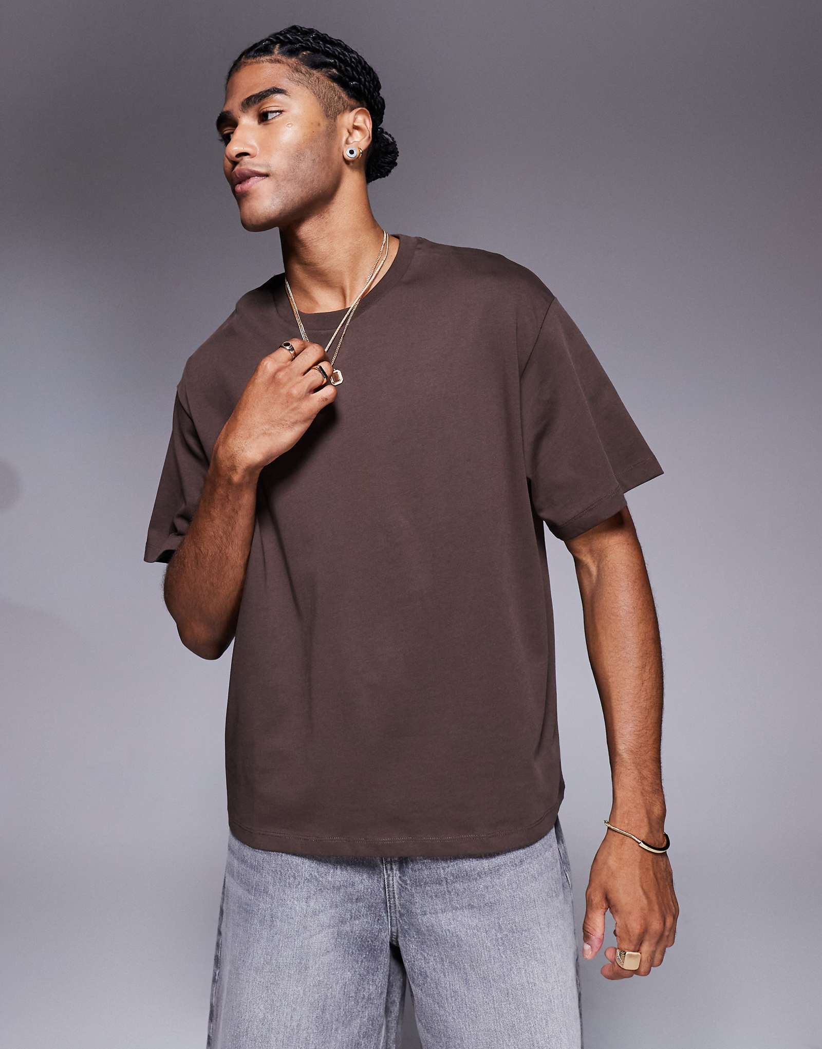 Облегающая футболка ADPT оверсайз коричневого цвета 4490₽