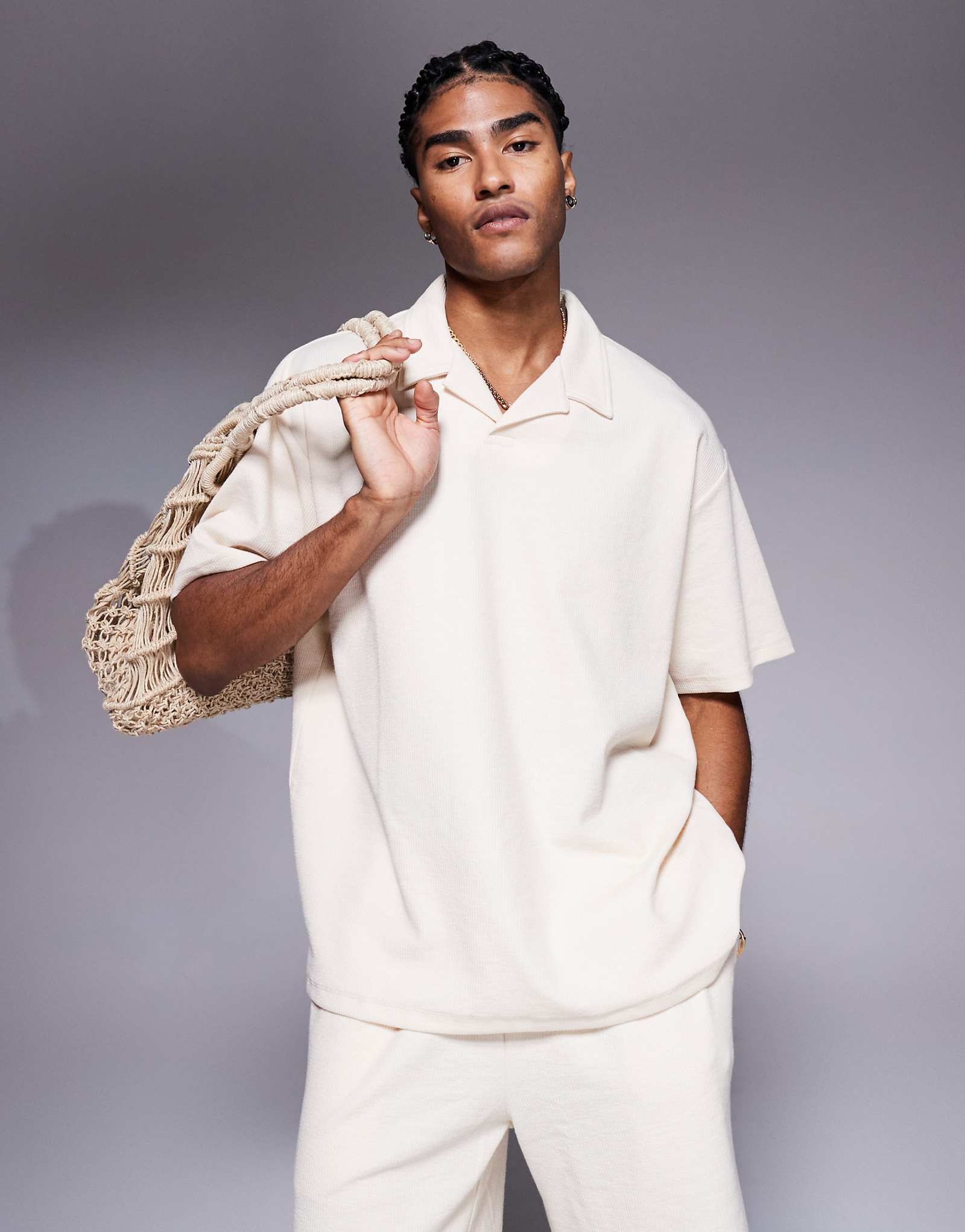 Текстурированная рубашка поло ADPT с разрезом на шее кремового цвета 7390₽