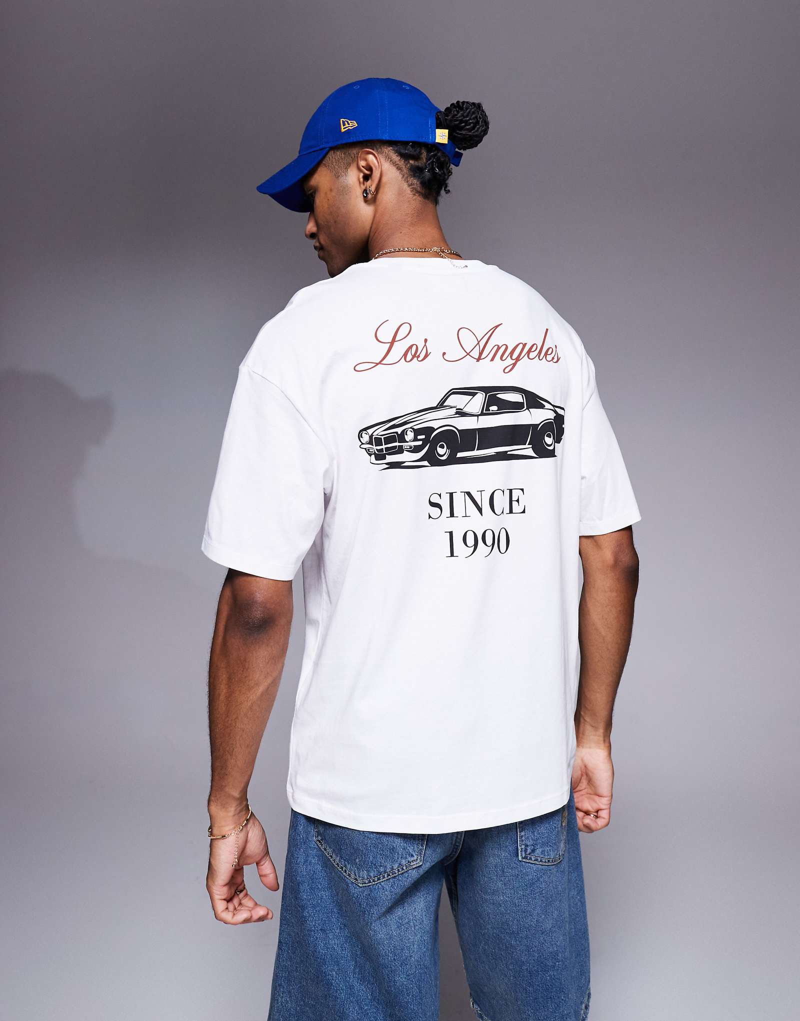 Футболка ADPT оверсайз кремового цвета с принтом автомобиля на спине 4490₽