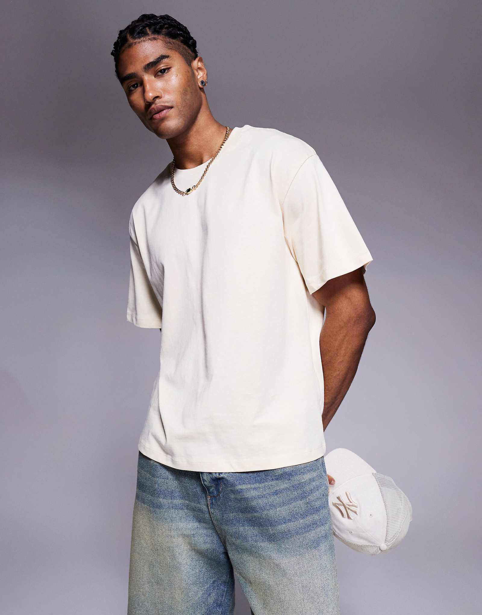 Облегающая футболка ADPT oversize кремового цвета 4490₽