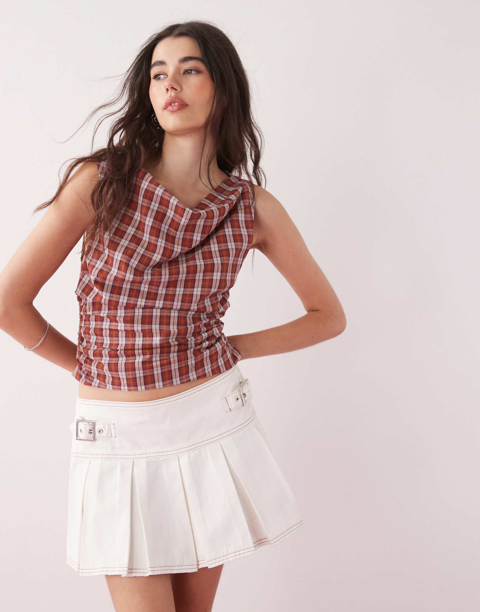 Джинсовая мини-юбка-килт COLLUSION цвета экрю 5790₽