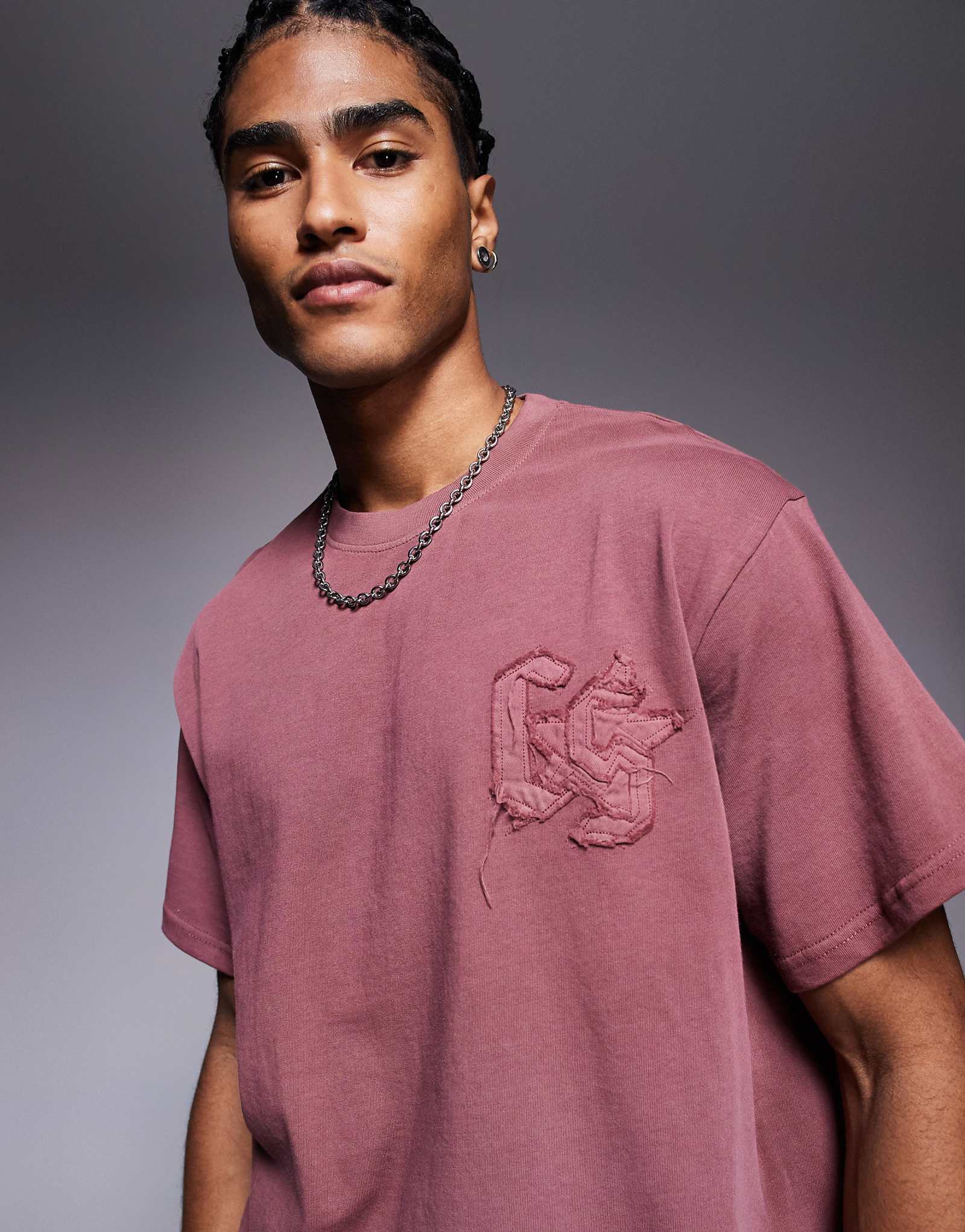 Футболка с логотипом Courtside 250 гм2 цвета постиранной ягоды - часть комплекта 7290₽