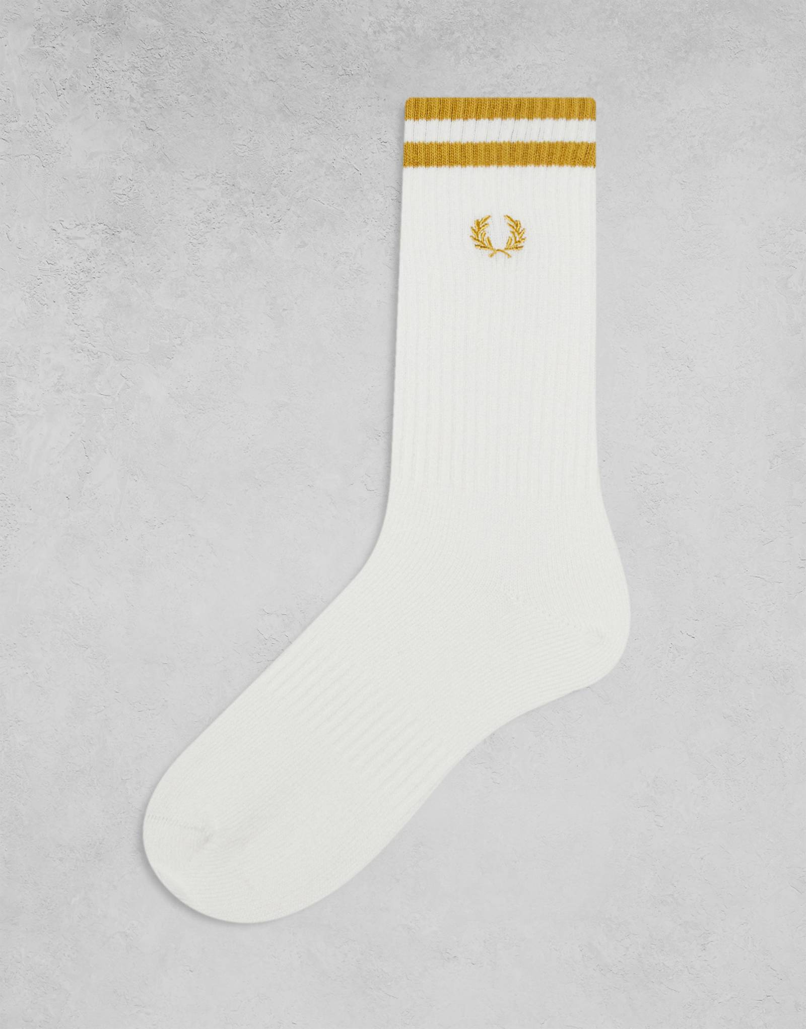 Теннисные носки Fred Perry белого цвета с желтыми деталями 3690₽