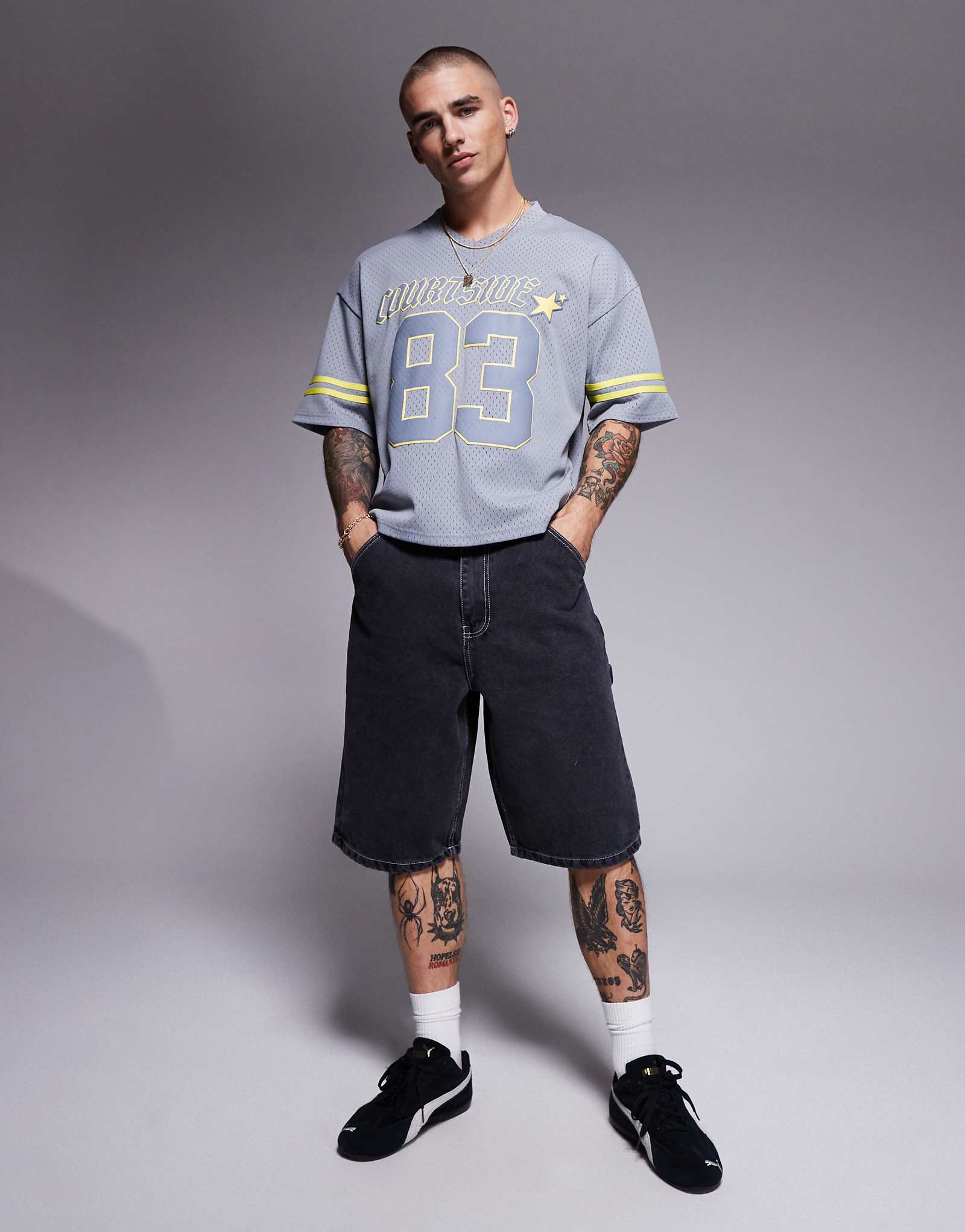 Джинсовые шорты carpenter из плотной ткани с вышивкой на заднем кармане черного цвета 15090₽