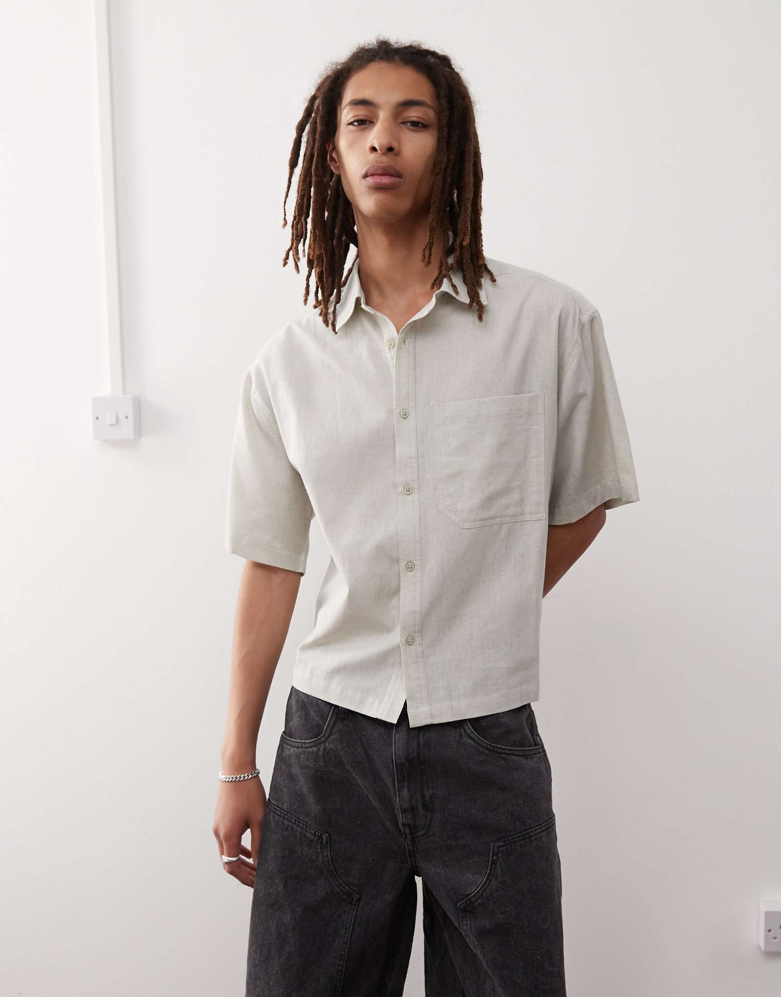 Рубашка из льняной смеси свободного кроя COLLUSION с коротким рукавом цвета овсянки 5290₽