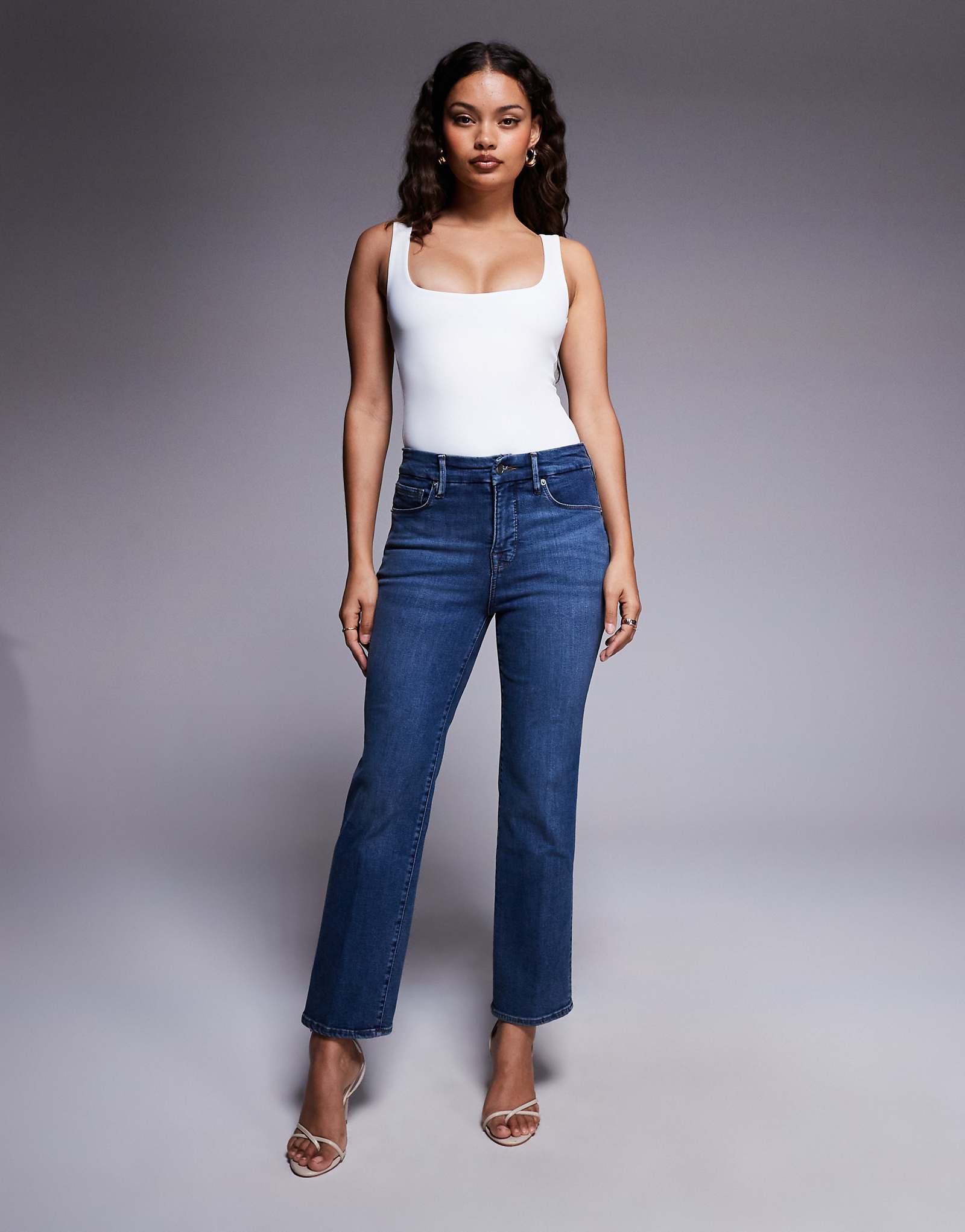 Хорошие американские джинсы прямого кроя синего цвета