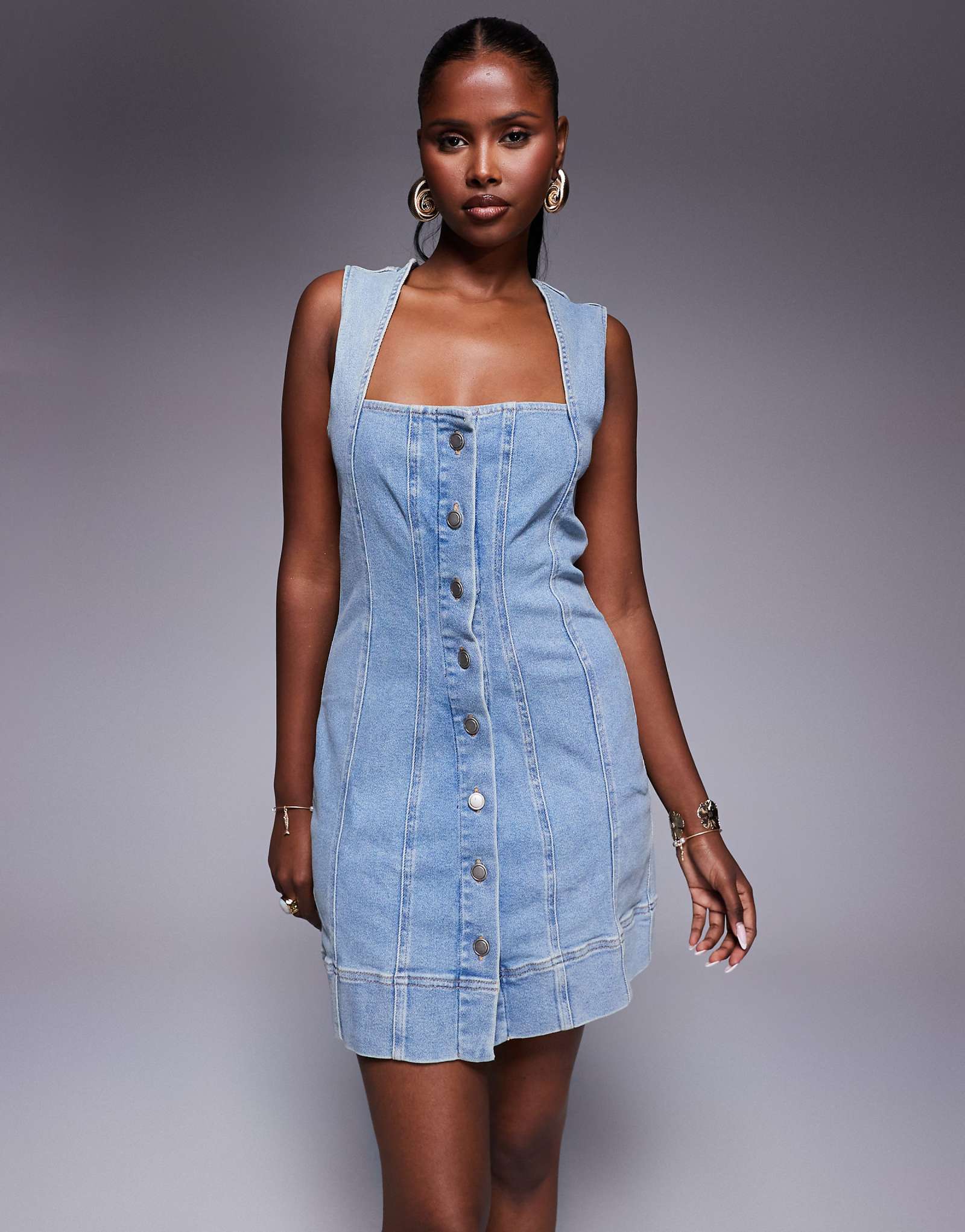 Хорошее американское мини-платье из эластичной ткани светло-голубого цвета 36590₽