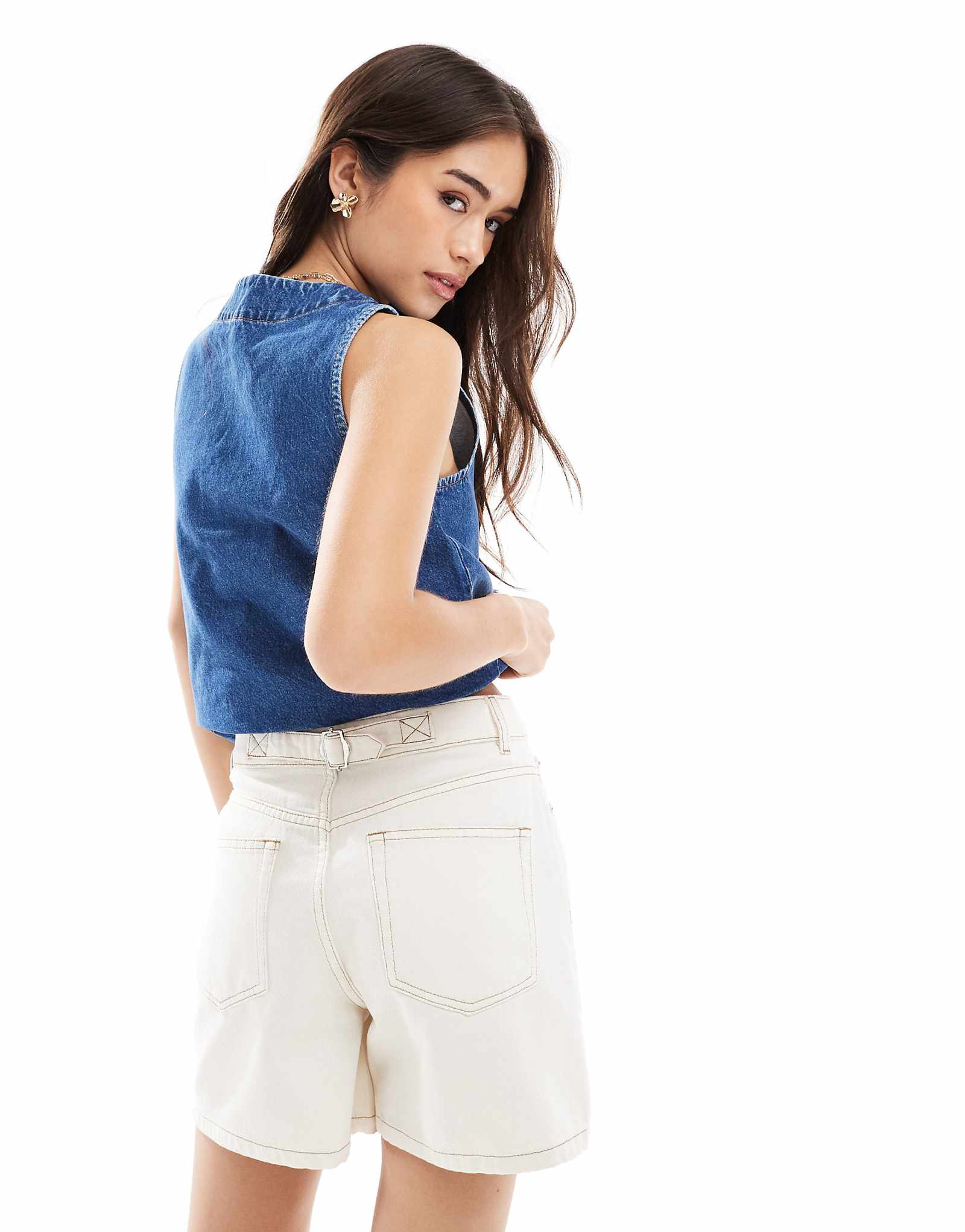 Дизайнерские джинсовые шорты ASOS для папы с поясом сзади цвета экрю 7790₽