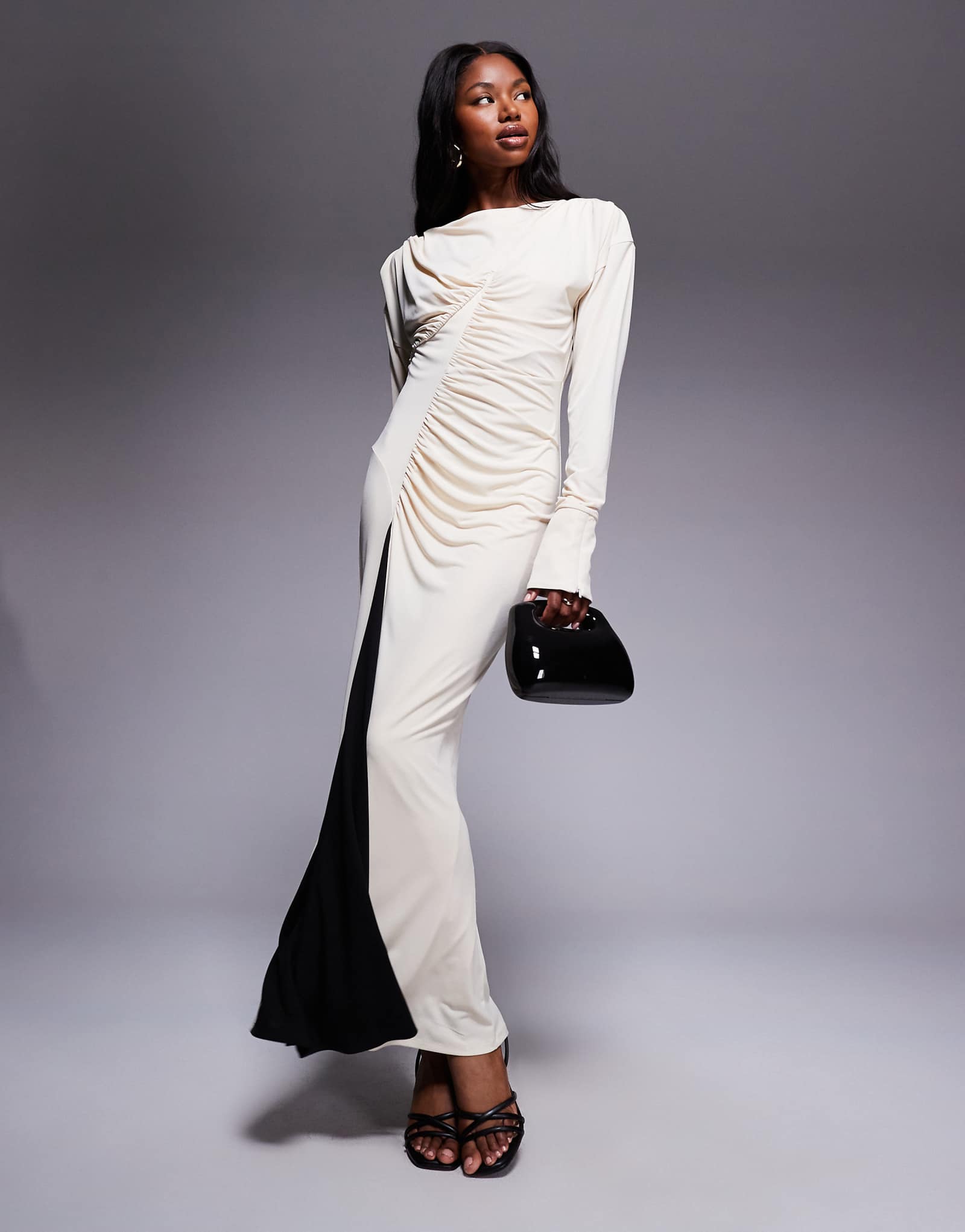 Эксклюзивное макси-платье Daska с высоким воротом черно-белого цвета