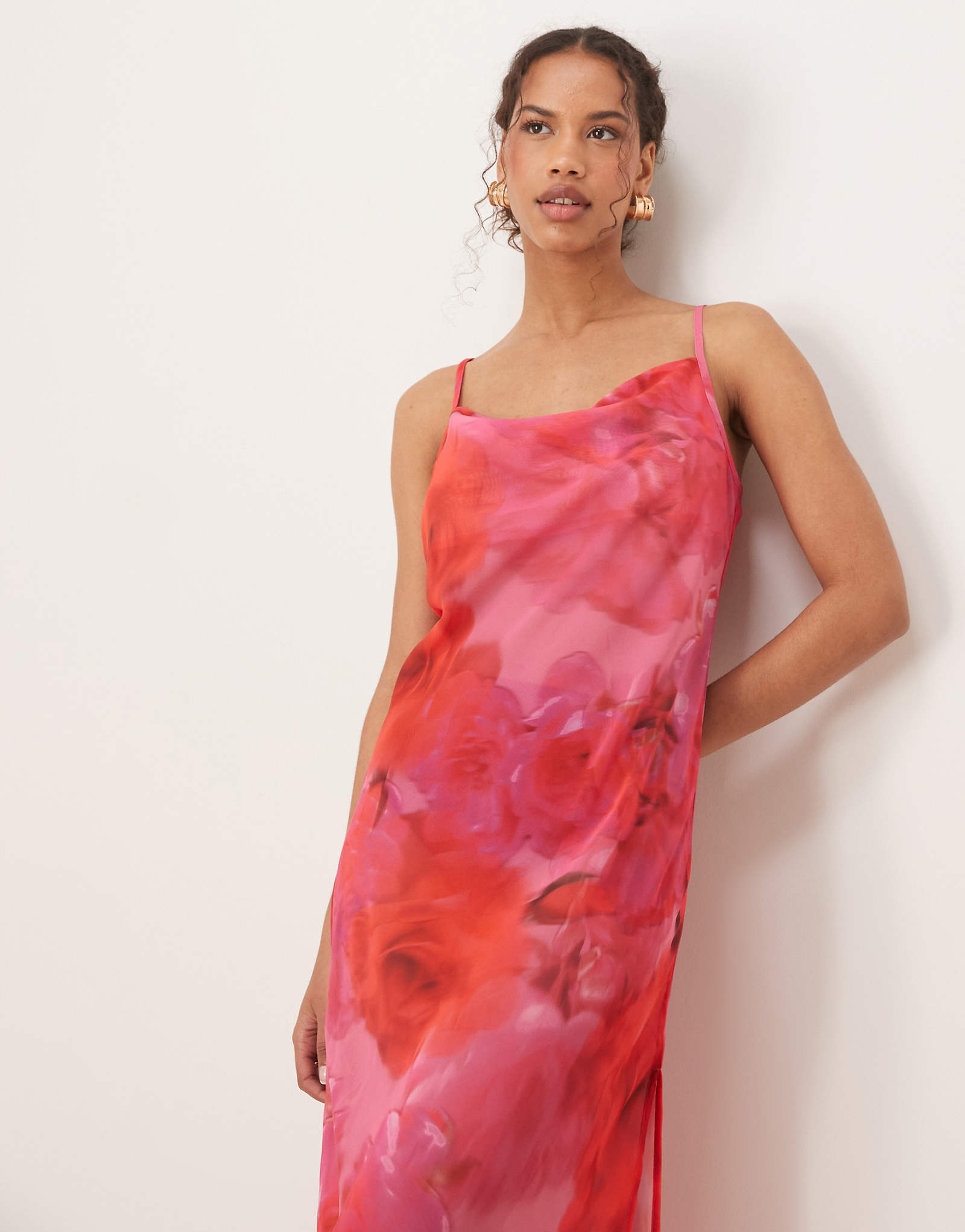 Пляжное платье макси с размытым цветочным принтом Aray розового цвета