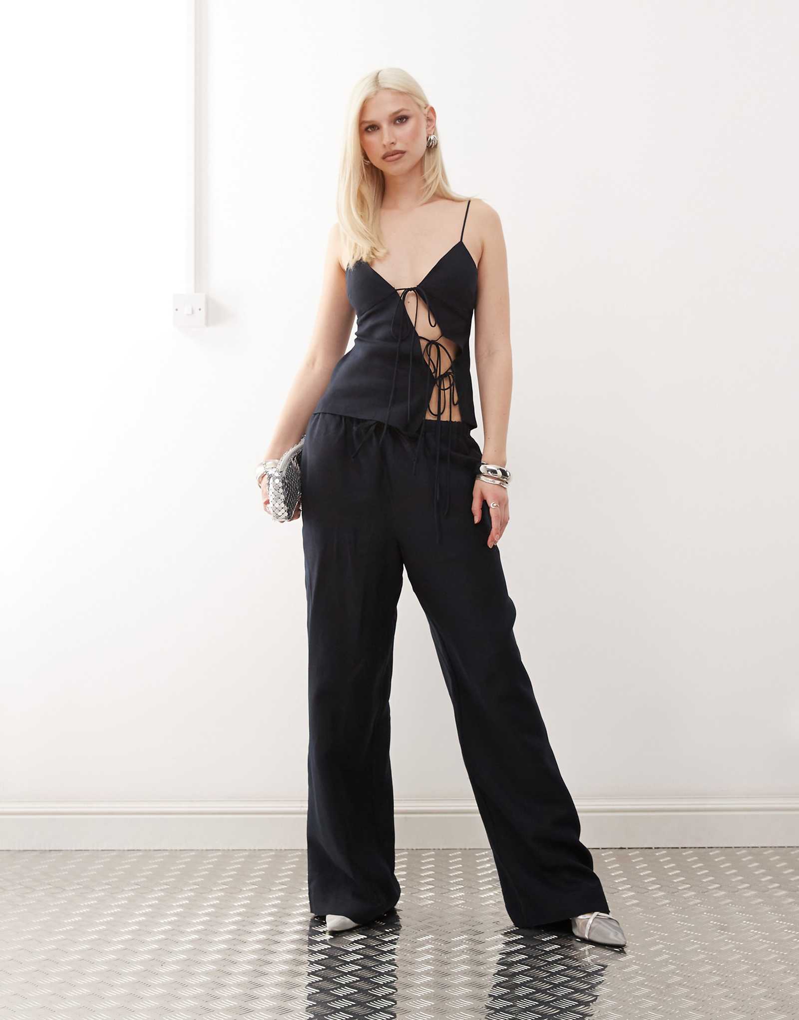 Широкие брюки из льняной смеси Lioness Idyllic с завязками на талии темно-синего цвета - часть комплекта 16190₽