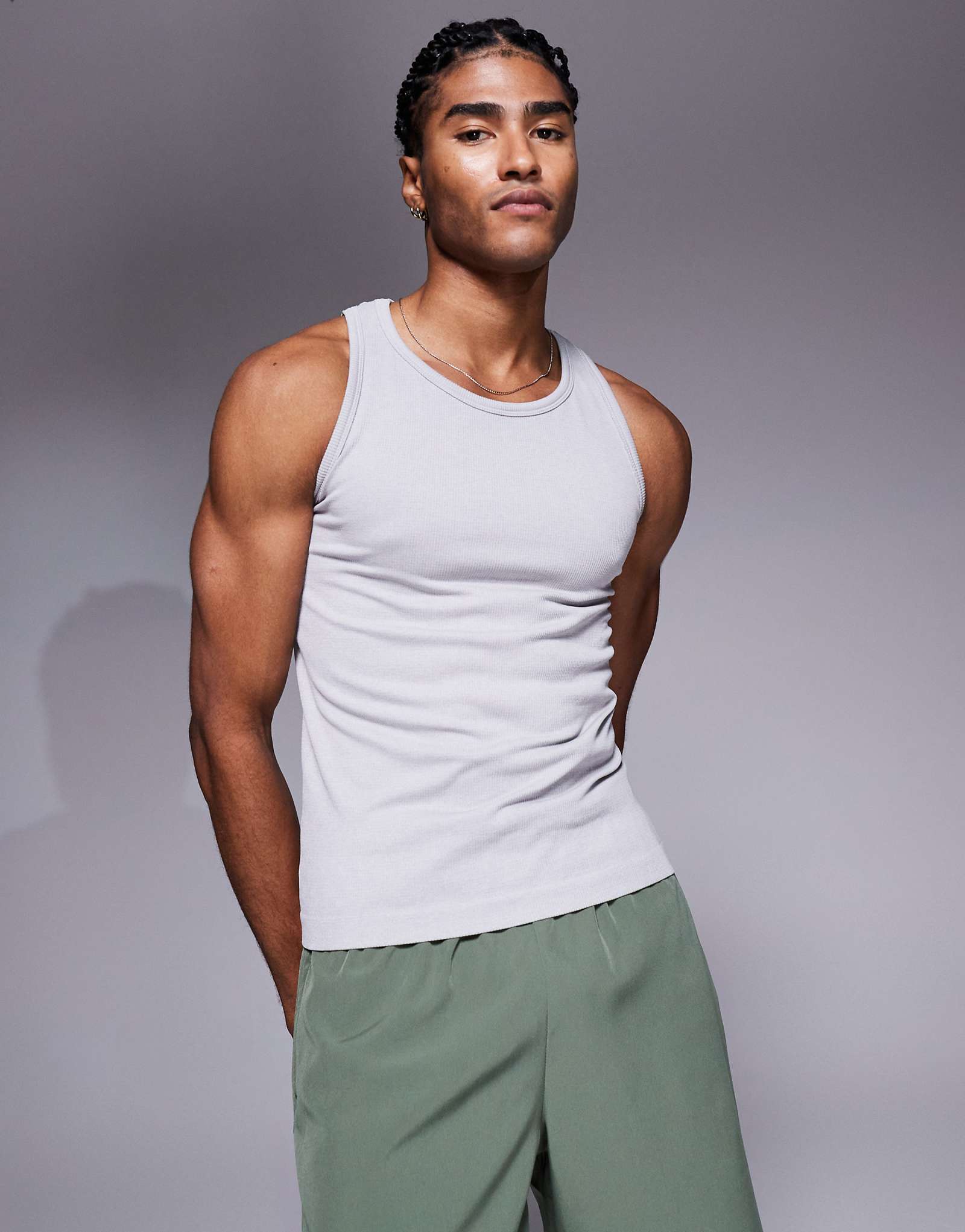 4505 Icon бесшовный облегающий топ на бретелях в рубчик серого цвета 4090₽