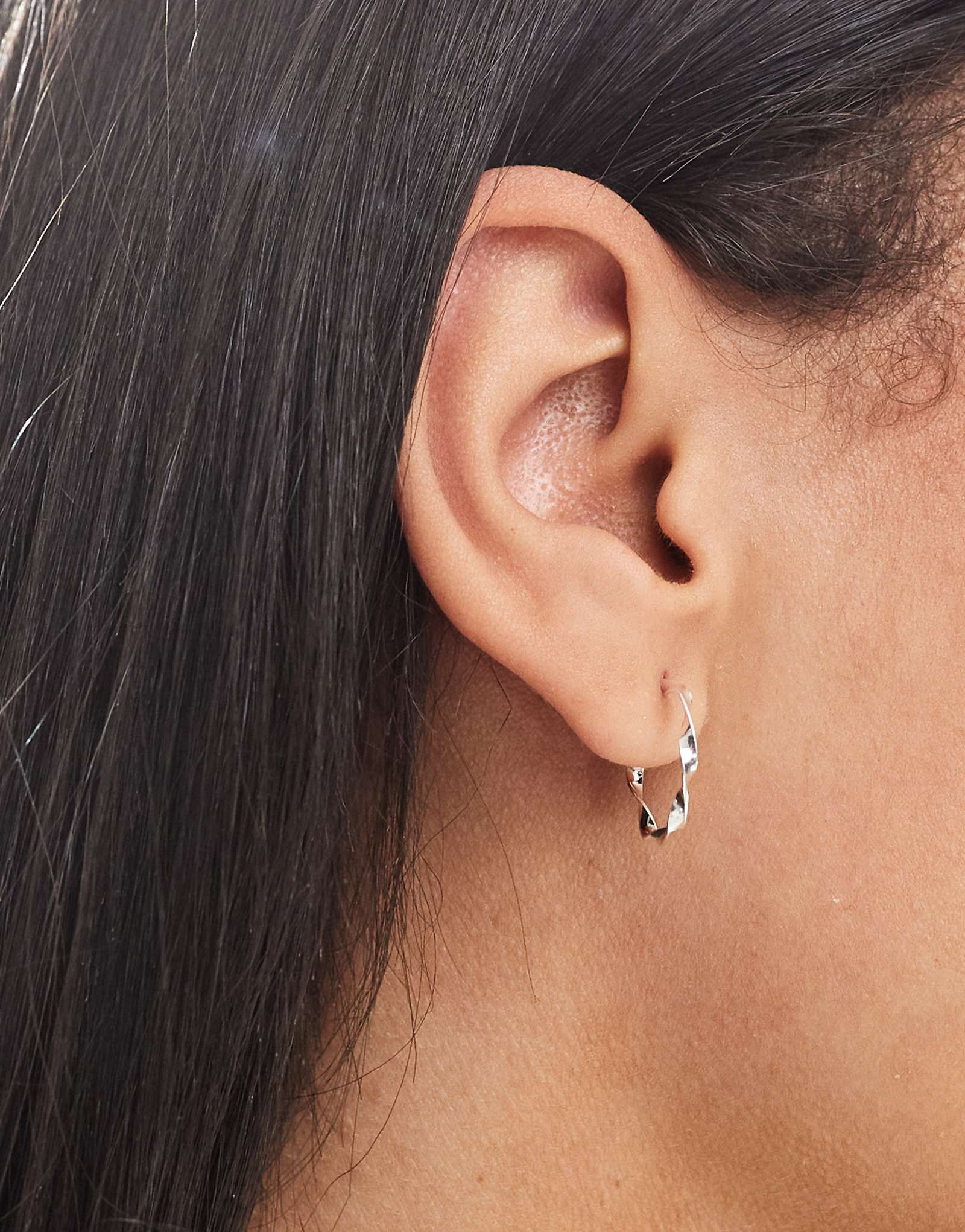 Витые серьги-кольца Kingsley Ryan диаметром 14 мм из чистого серебра 4290₽