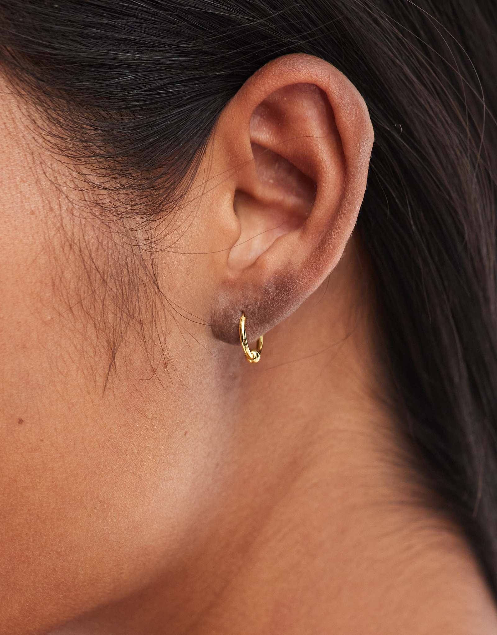 Серьги-кольца с шариками Kingsley Ryan диаметром 10 мм покрытые золотом 3590₽