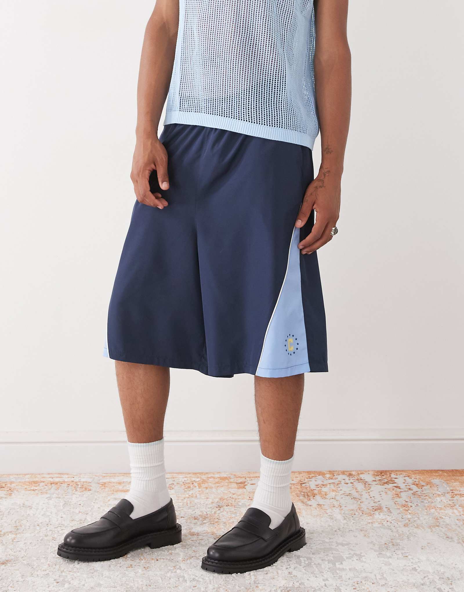 Синие шорты в футбольном стиле со вставками из сговора 7090₽