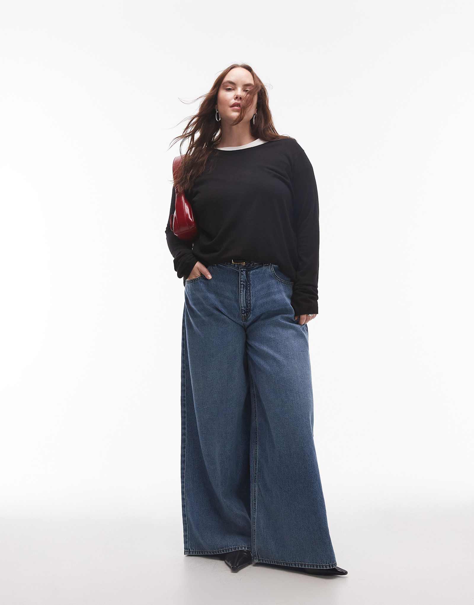 Классический свитер Mango curve черного цвета 5190₽