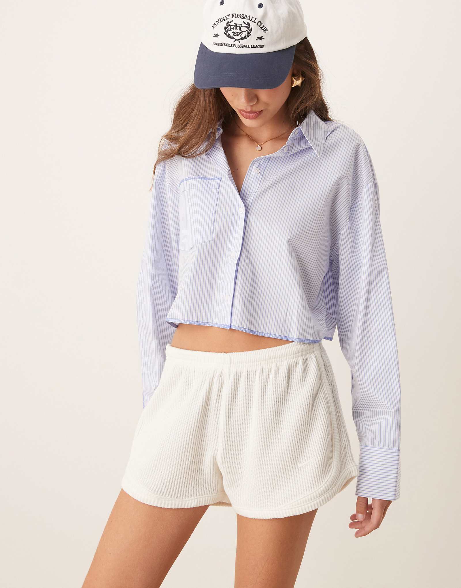 Шорты из вафельного трикотажа Nike chill кремового цвета 8190₽