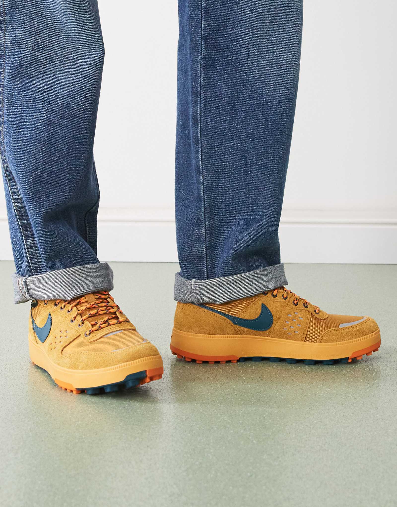 Кроссовки Nike C1ty бежевого и оранжевого цветов 23490₽