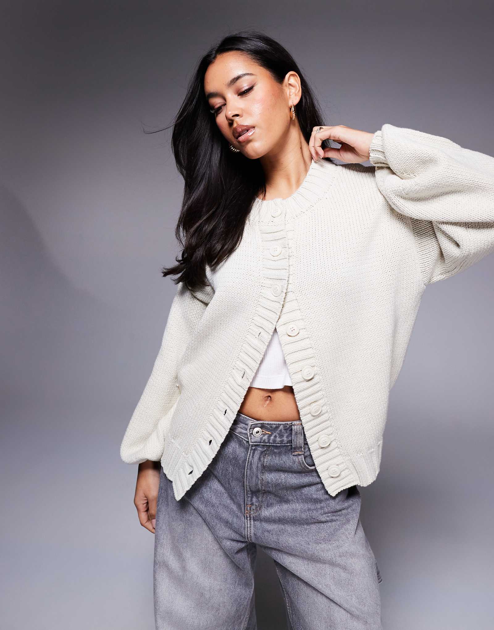 Кремовый кардиган на пуговицах с рукавами-баллончиками принцессы Полли Эдерн 13390₽