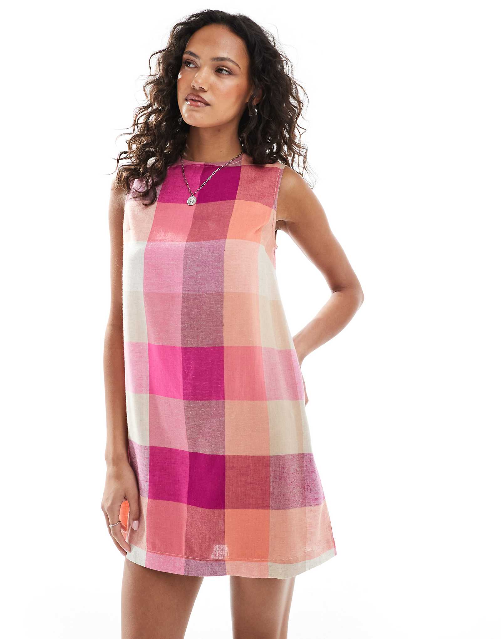 Молодежное льняное мини-платье-сорочка Native в розовую клетку