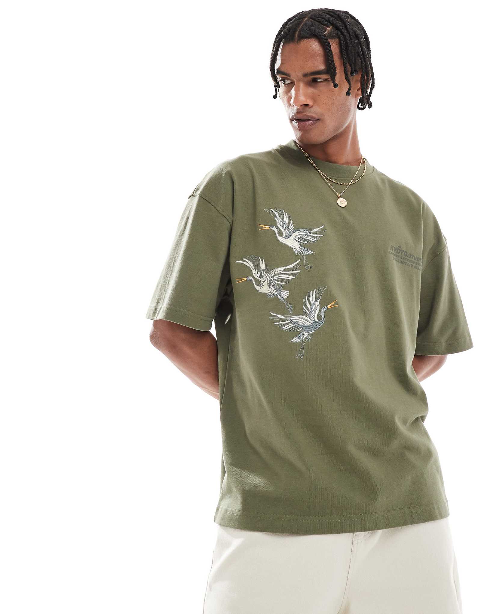 Футболка оверсайз от студии River Island Kyoto Studios цвета хаки 11190₽