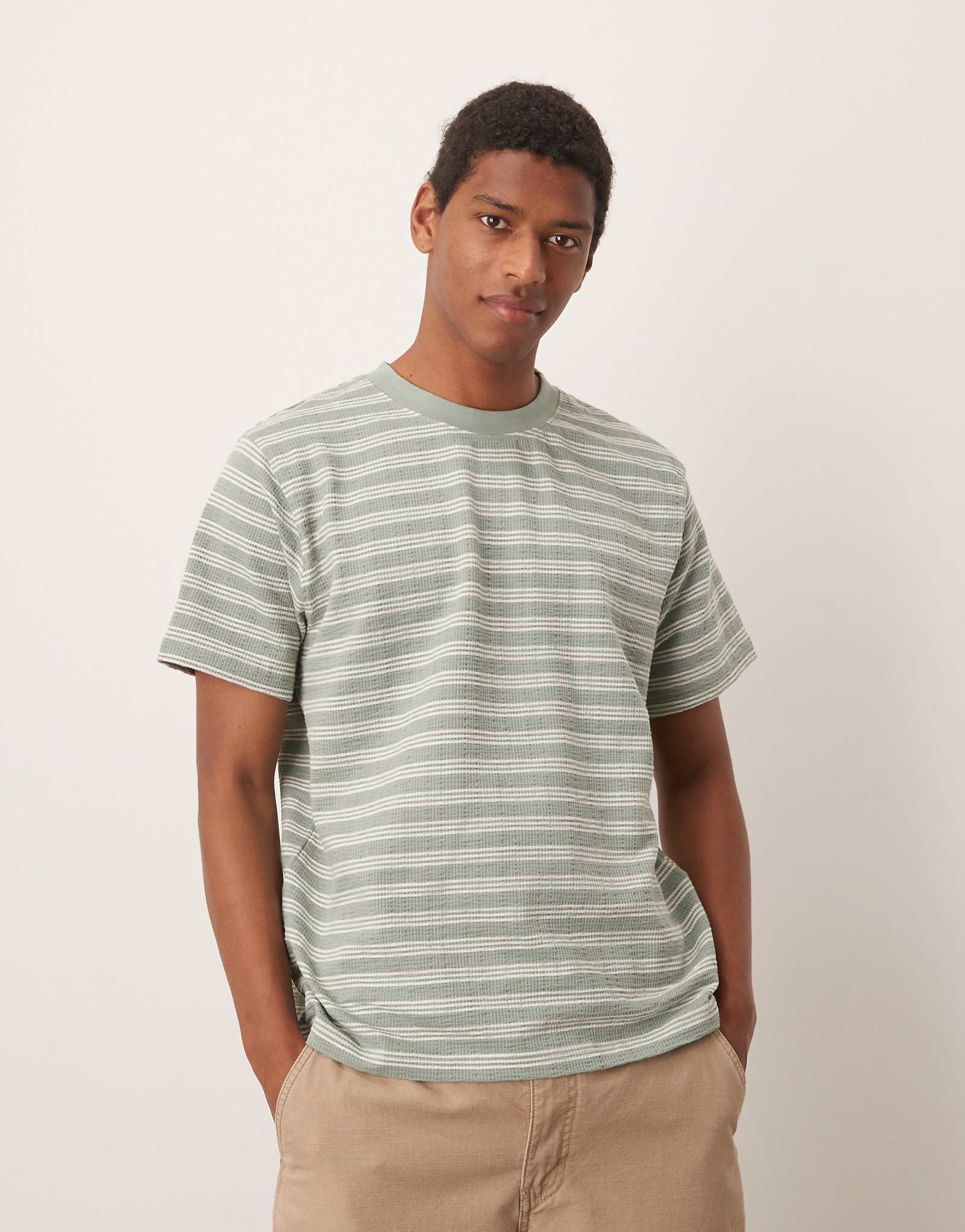 Трикотажная футболка Selected Homme в зеленую полоску 12890₽